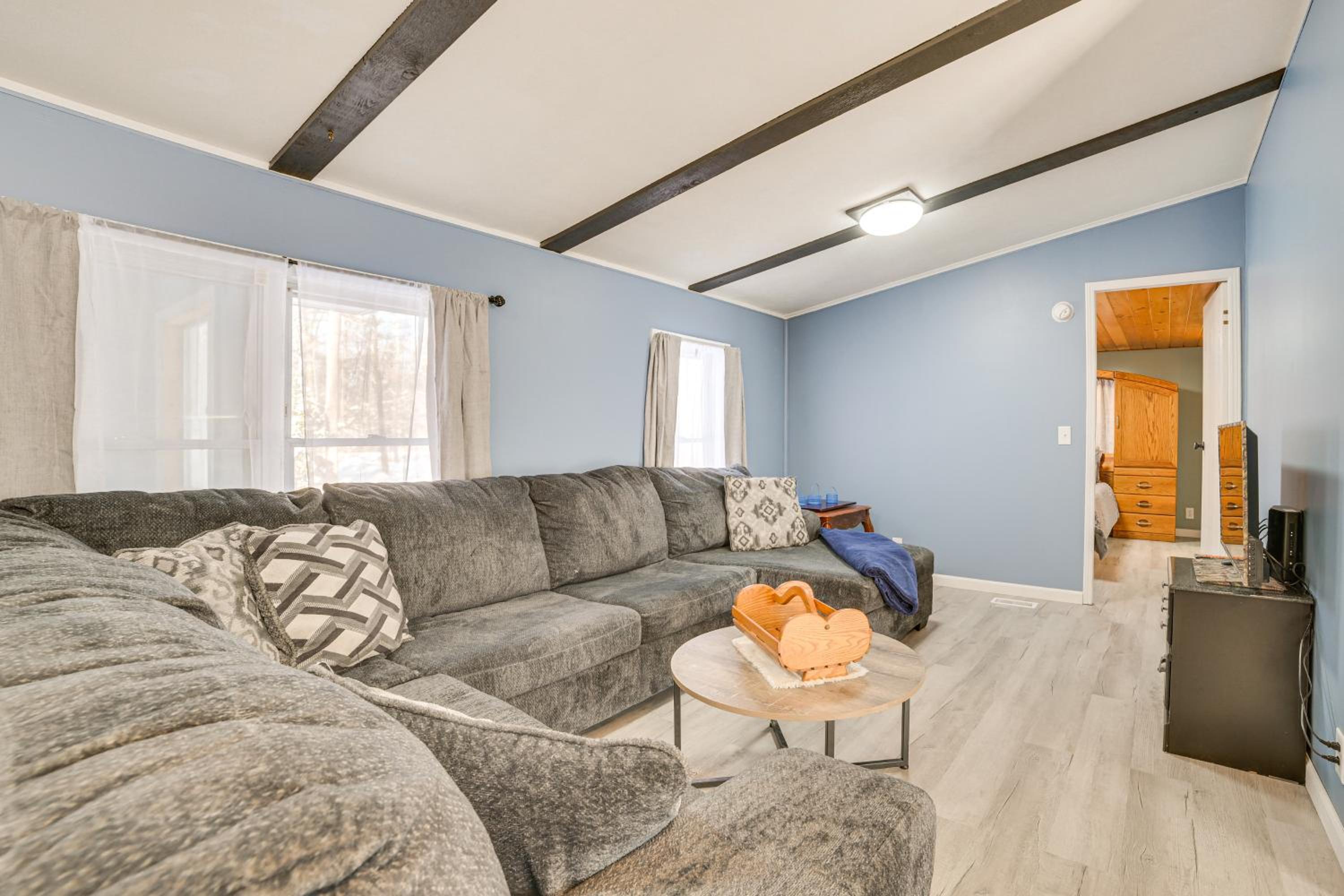 1 Mi to Otsego Lake Pet Friendly Family Home