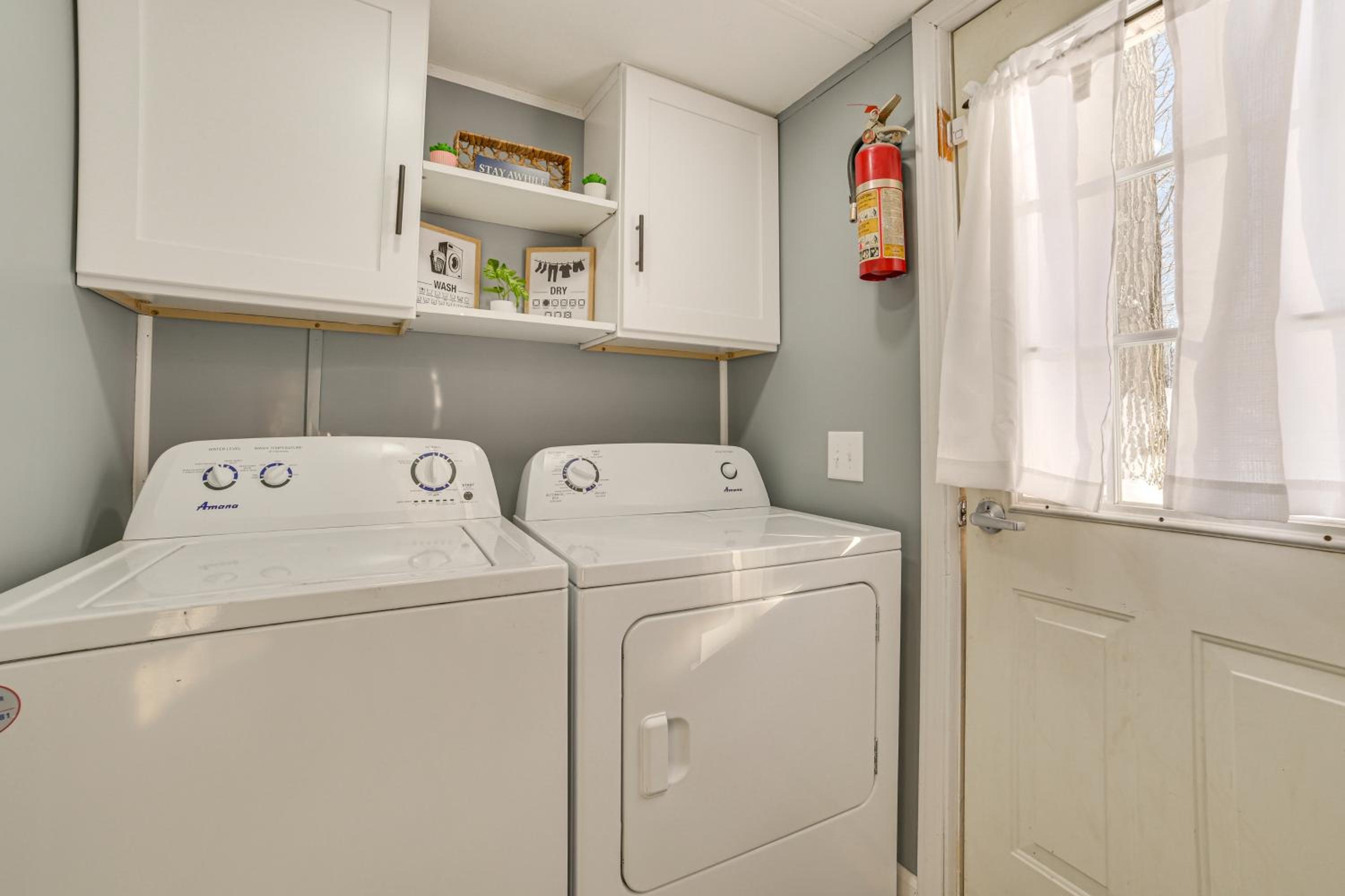 1 Mi to Otsego Lake Pet Friendly Family Home