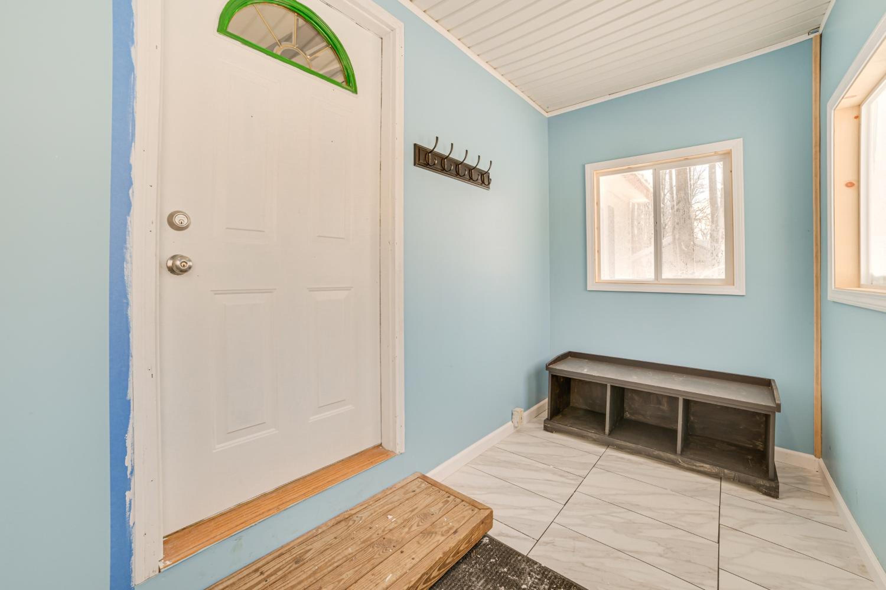 1 Mi to Otsego Lake Pet Friendly Family Home