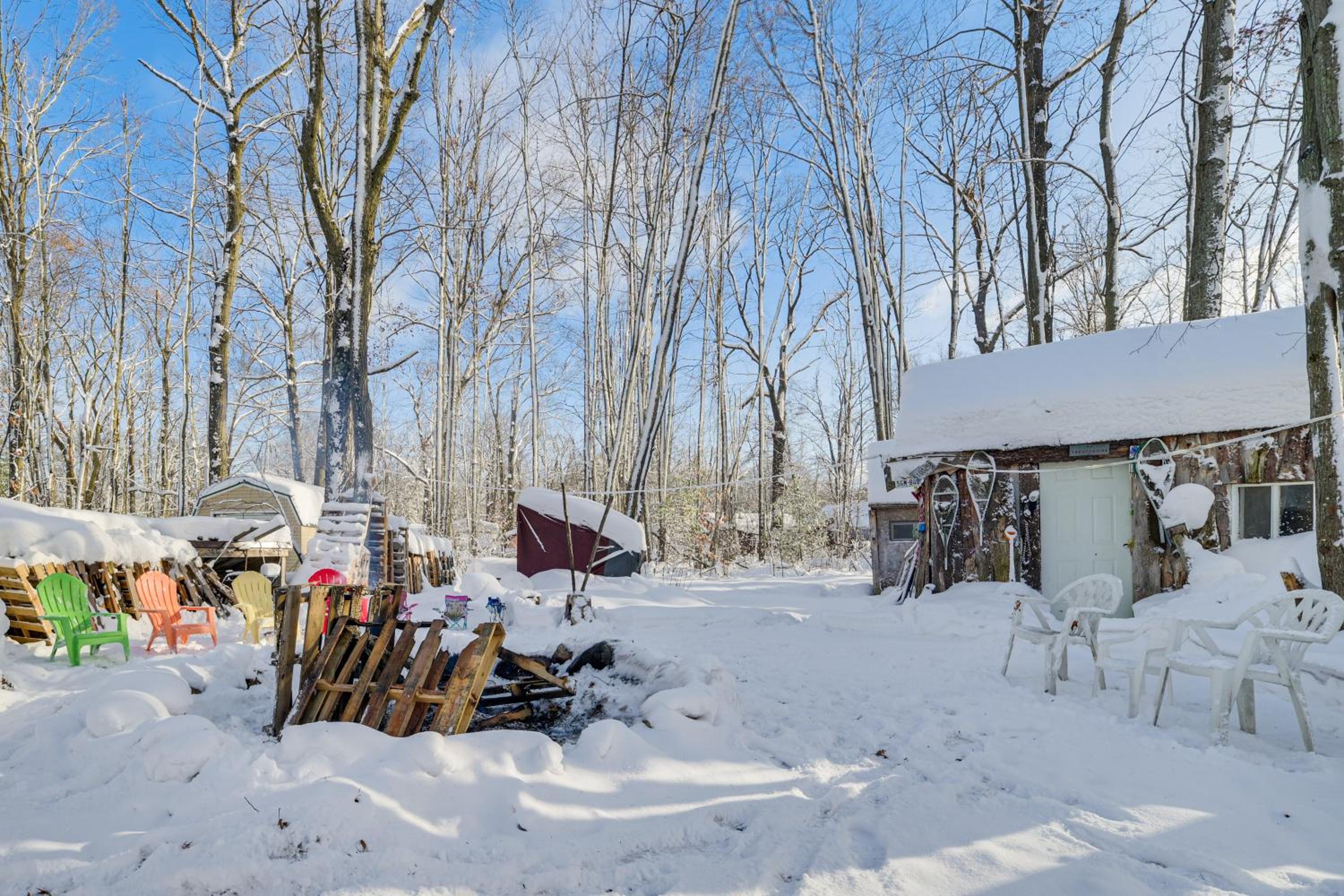 1 Mi to Otsego Lake Pet Friendly Family Home