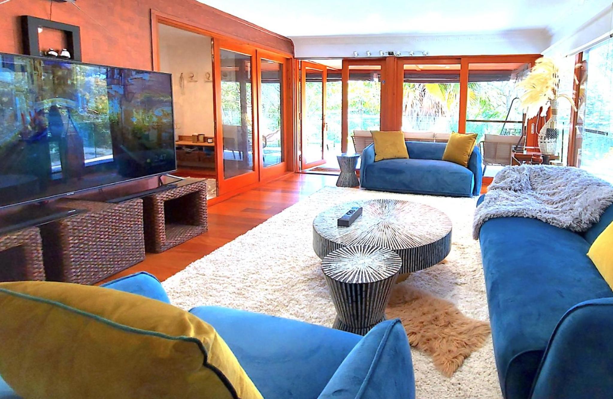 Charming Retreat at Famous Palm Beach Outdoor Spa till 8 Walk to Ocean beach
