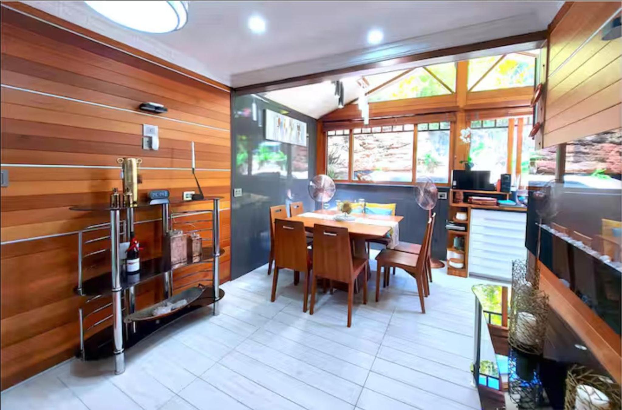 Charming Retreat at Famous Palm Beach Outdoor Spa till 8 Walk to Ocean beach