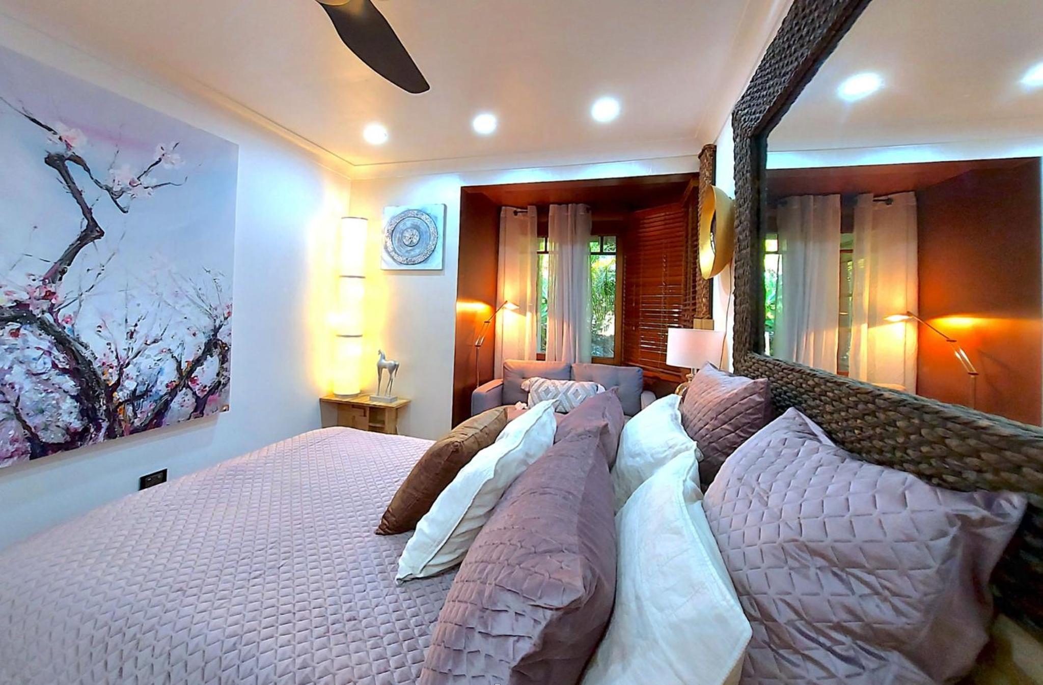 Charming Retreat at Famous Palm Beach Outdoor Spa till 8 Walk to Ocean beach