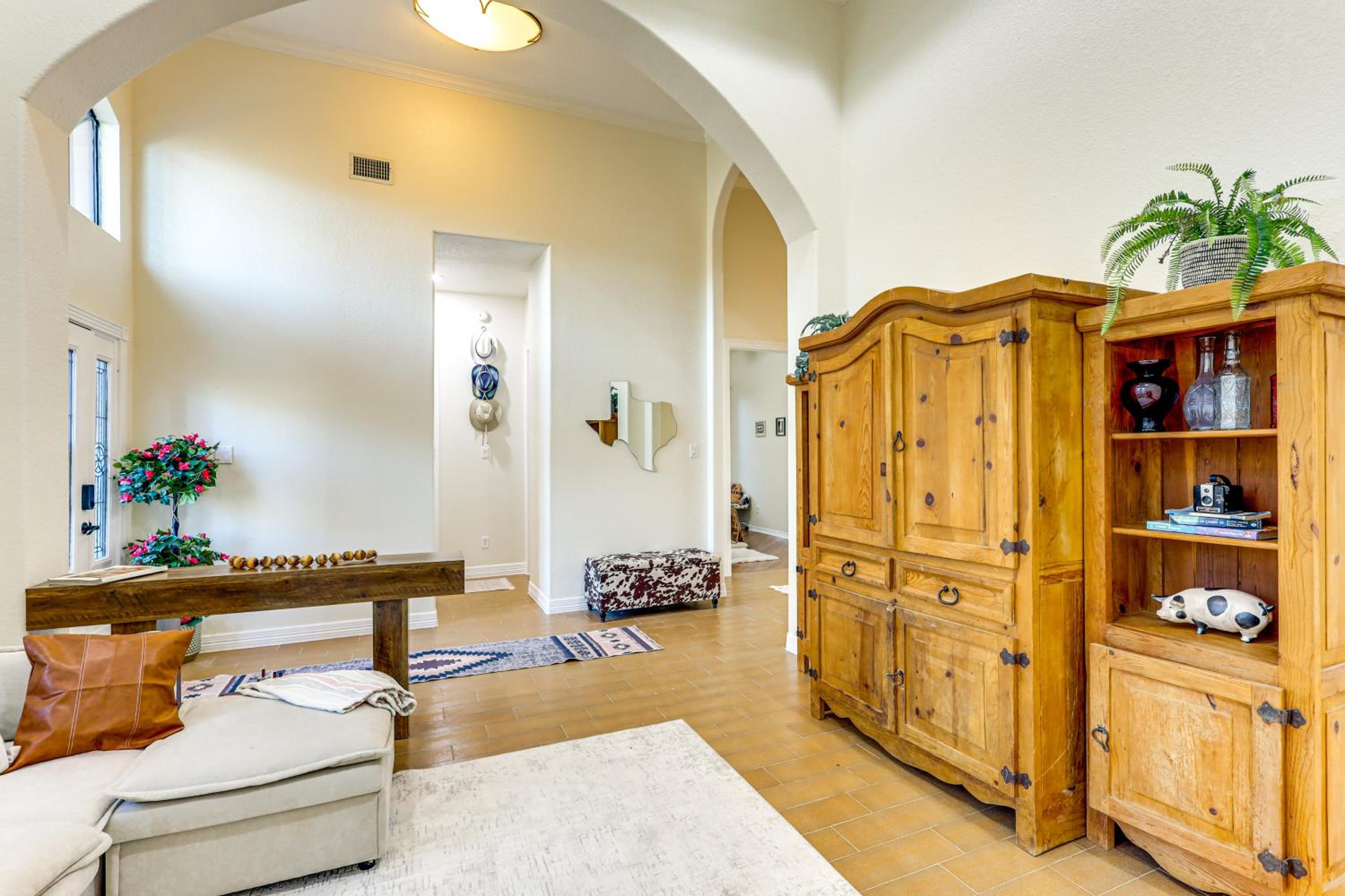 3 Mi to Lake! Belton Getaway with Outdoor Kitchen