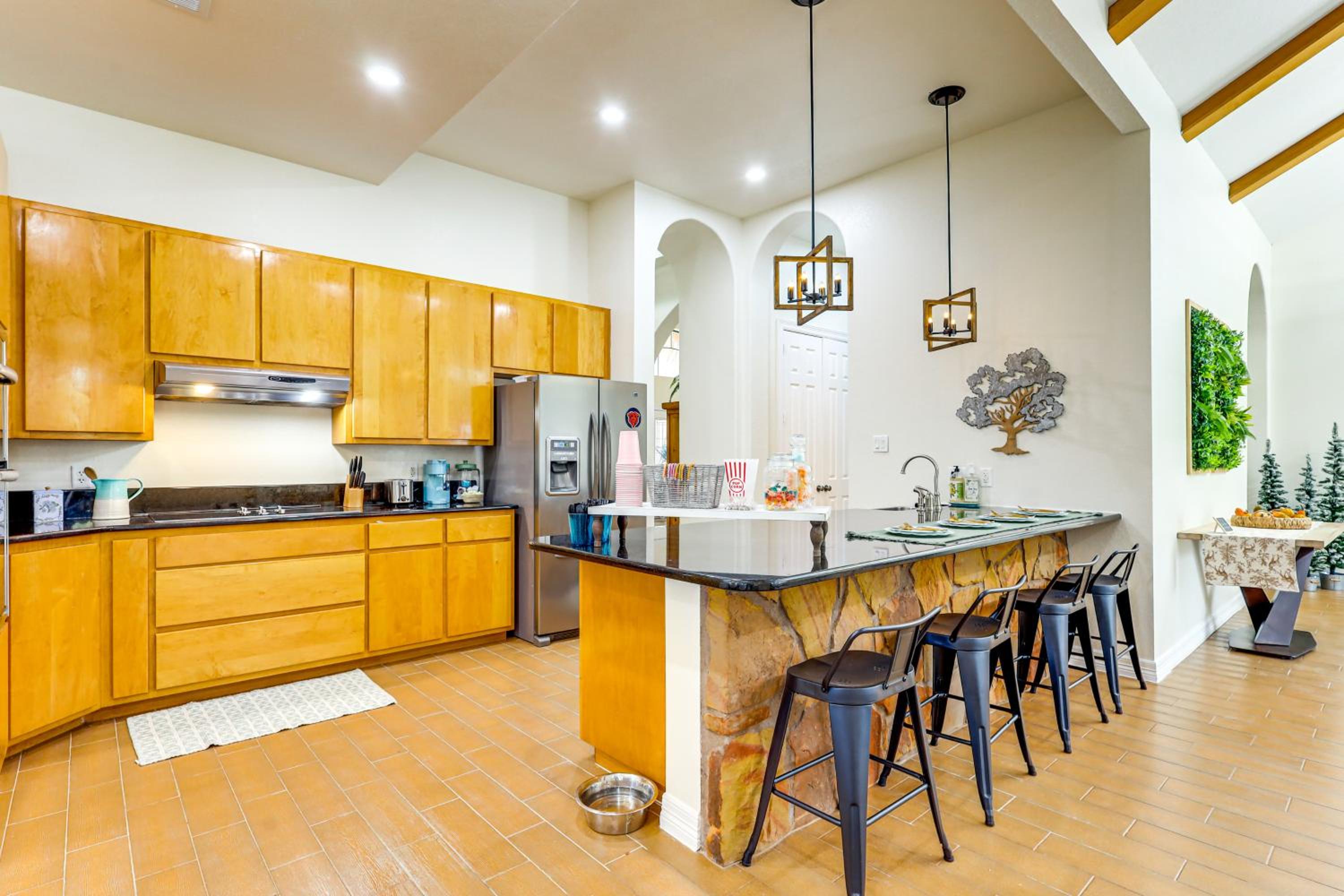 3 Mi to Lake! Belton Getaway with Outdoor Kitchen
