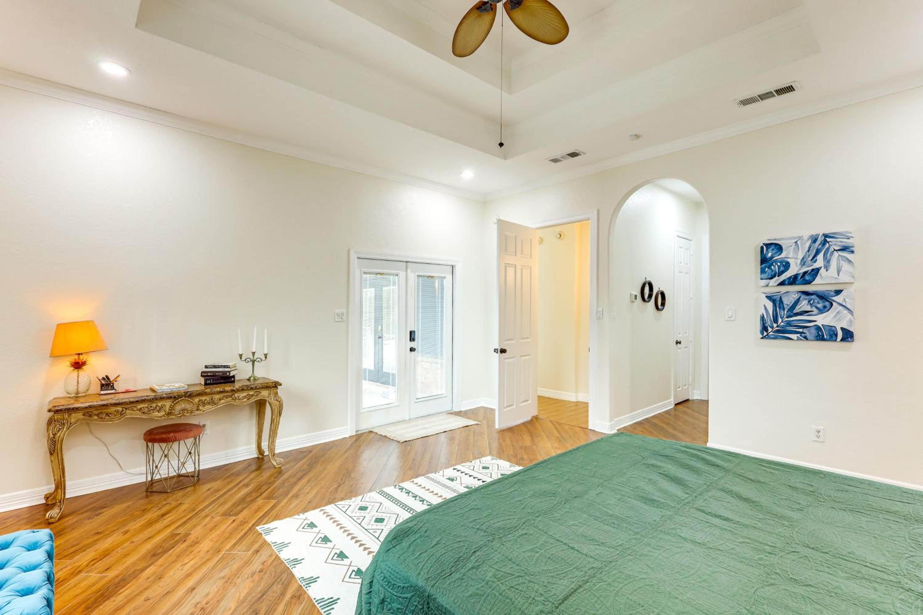 3 Mi to Lake! Belton Getaway with Outdoor Kitchen