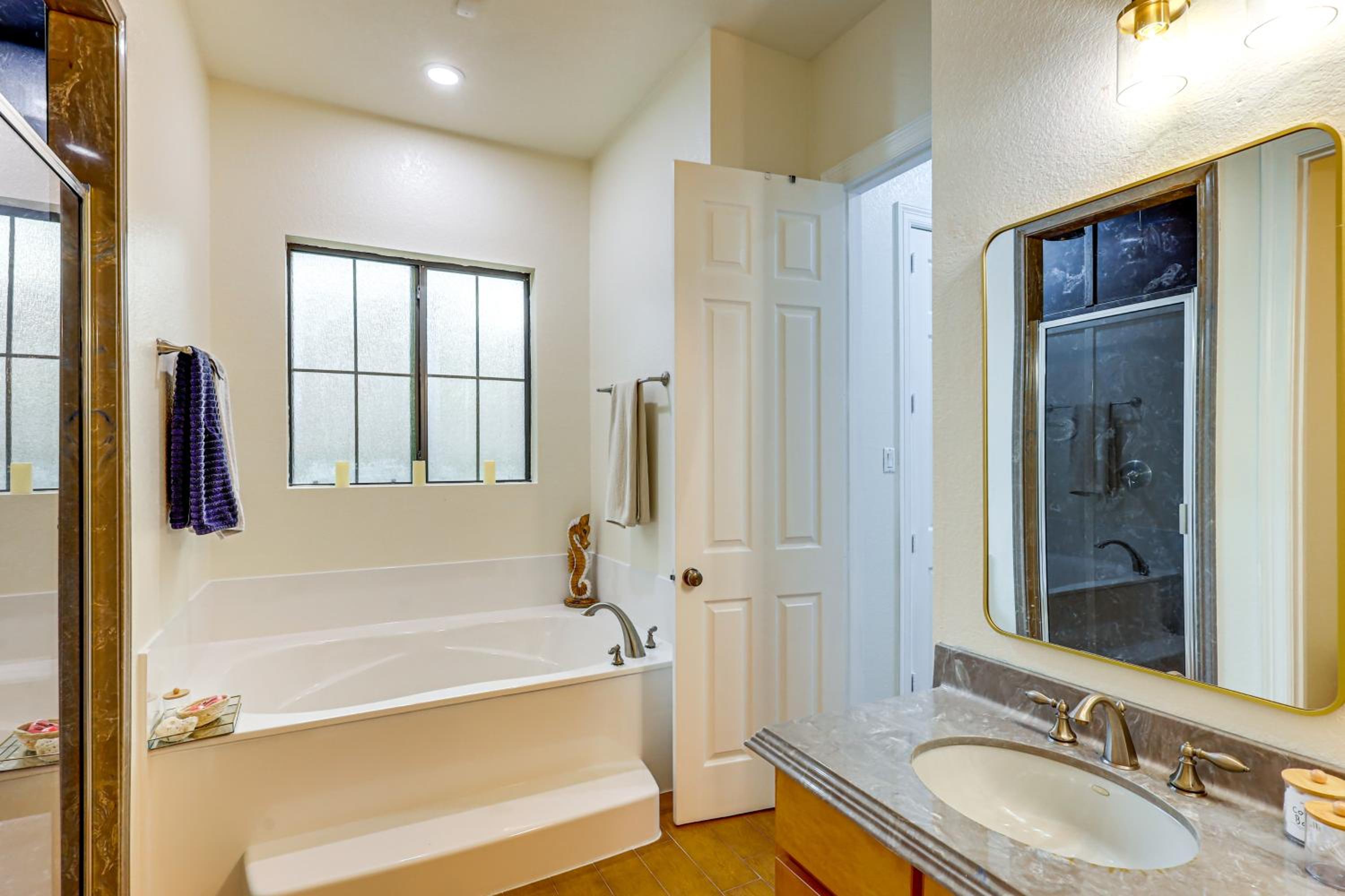 3 Mi to Lake! Belton Getaway with Outdoor Kitchen