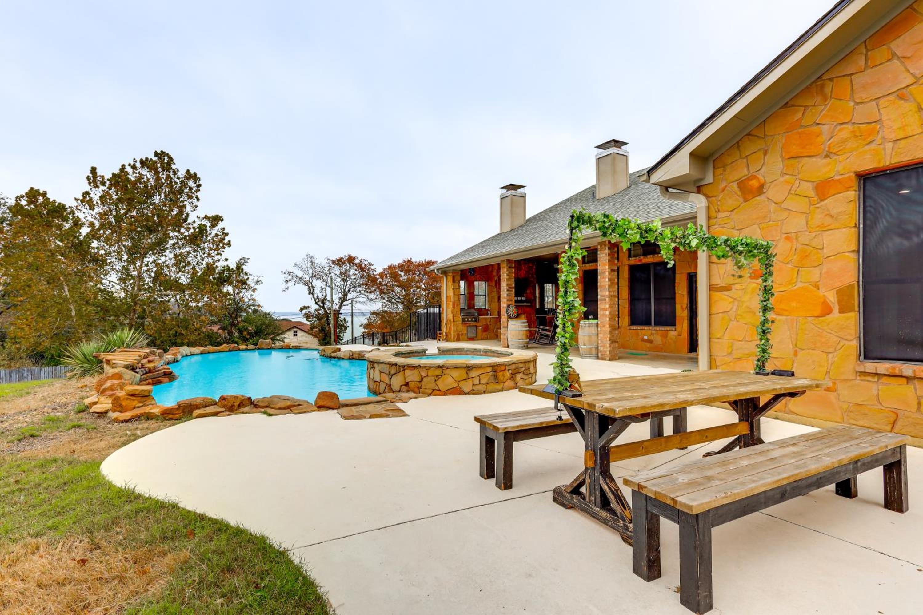 3 Mi to Lake! Belton Getaway with Outdoor Kitchen