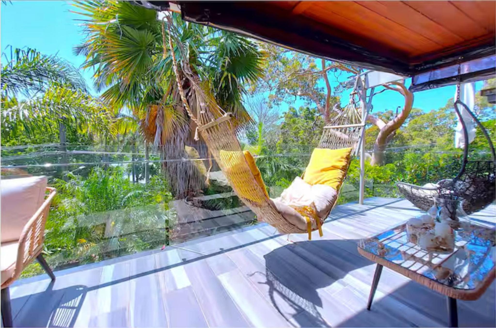 Charming Retreat at Famous Palm Beach Outdoor Spa till 8 Walk to Ocean beach