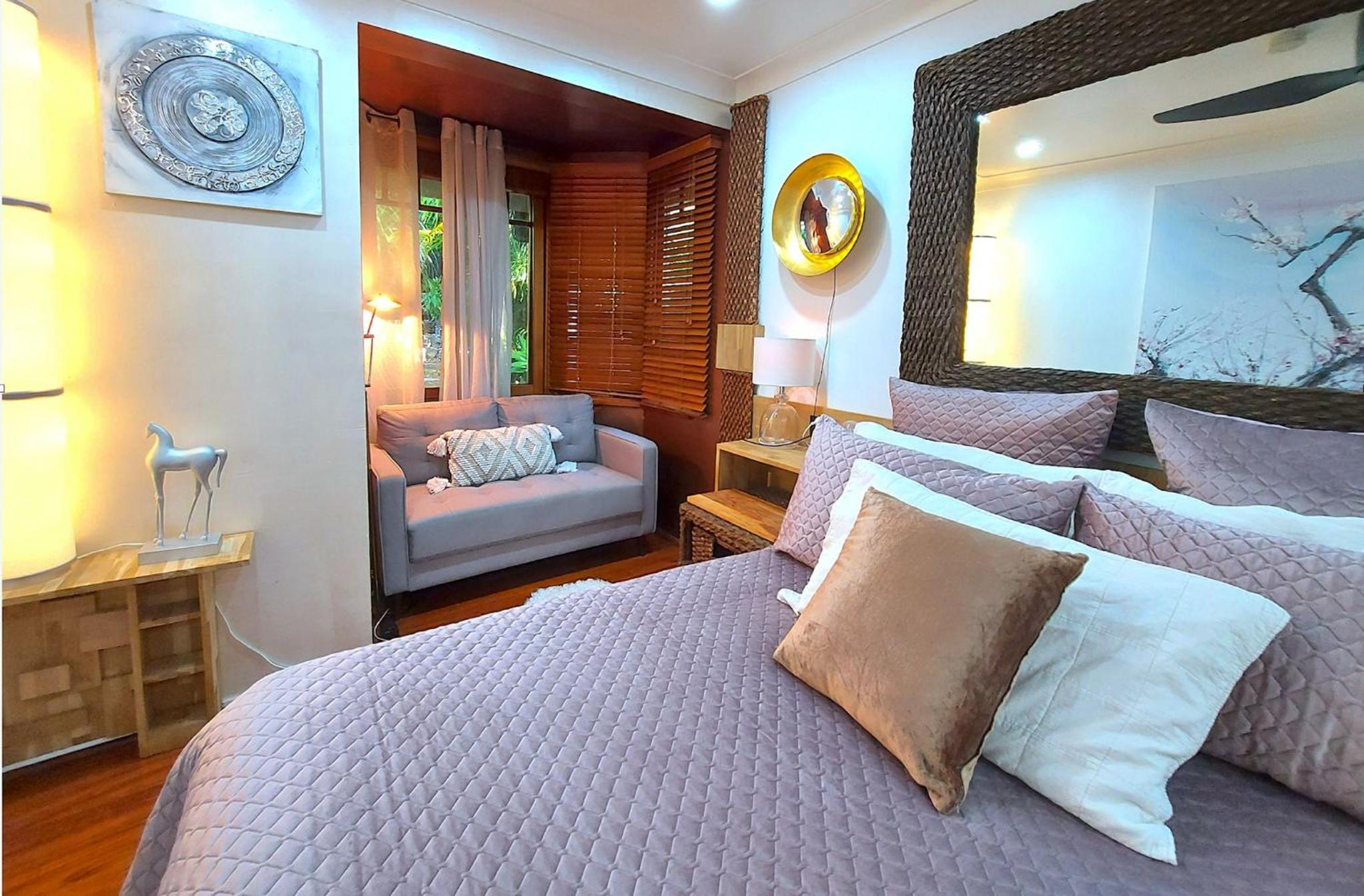 Charming Retreat at Famous Palm Beach Outdoor Spa till 8 Walk to Ocean beach