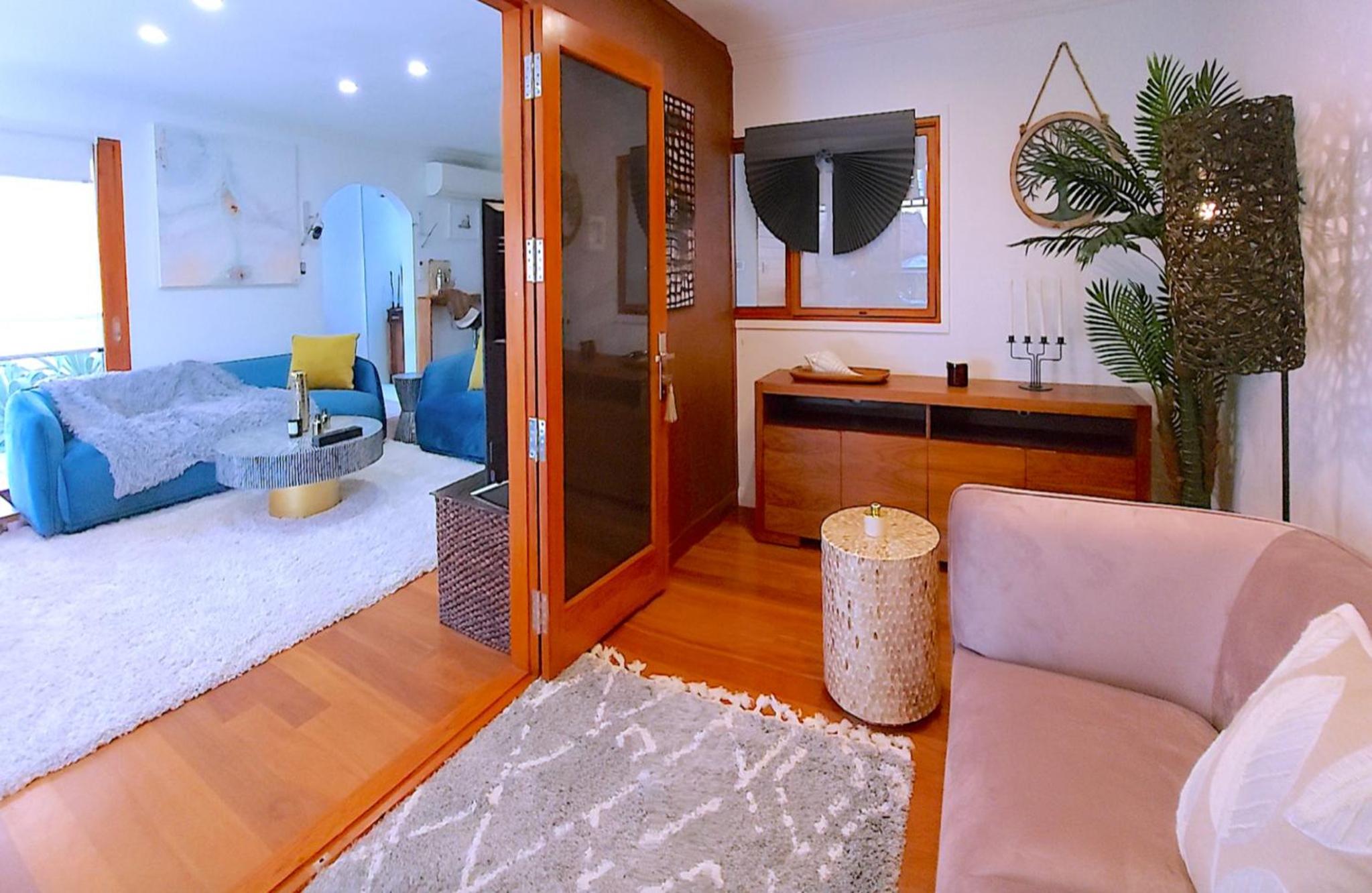 Charming Retreat at Famous Palm Beach Outdoor Spa till 8 Walk to Ocean beach