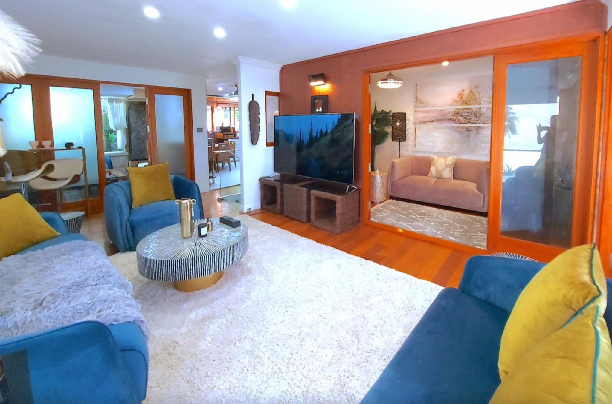Charming Retreat at Famous Palm Beach Outdoor Spa till 8 Walk to Ocean beach