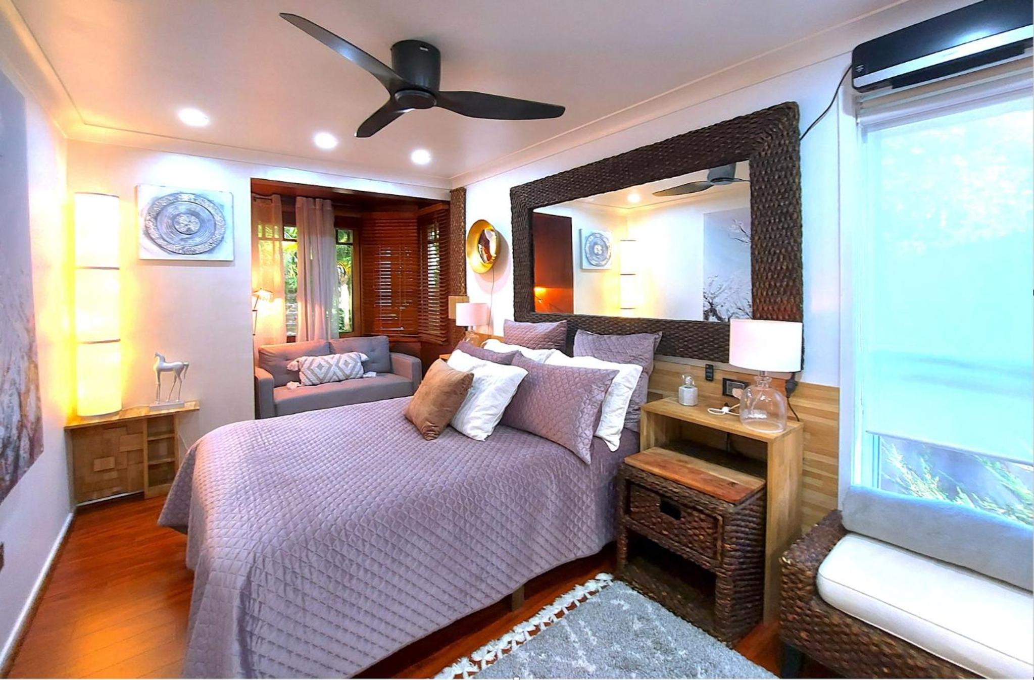 Charming Retreat at Famous Palm Beach Outdoor Spa till 8 Walk to Ocean beach