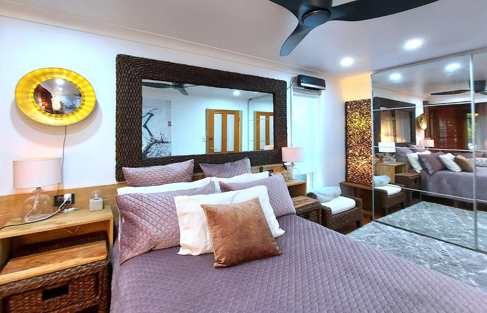 Charming Retreat at Famous Palm Beach Outdoor Spa till 8 Walk to Ocean beach