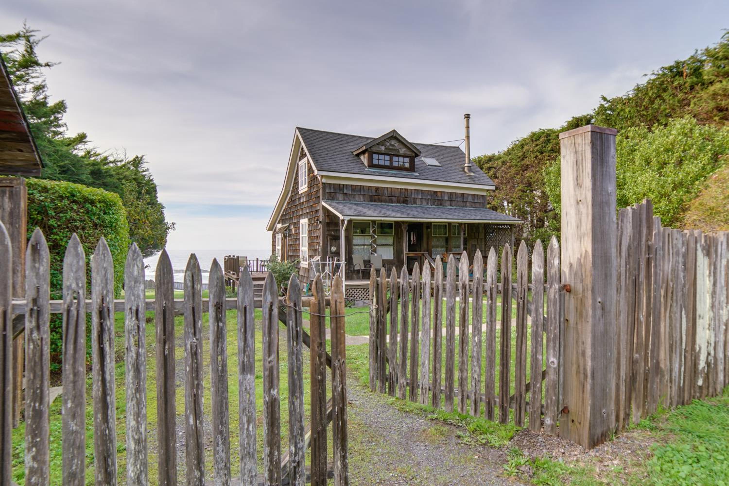 Rustic Oceanfront Mendocino Coast Cottage with Deck!