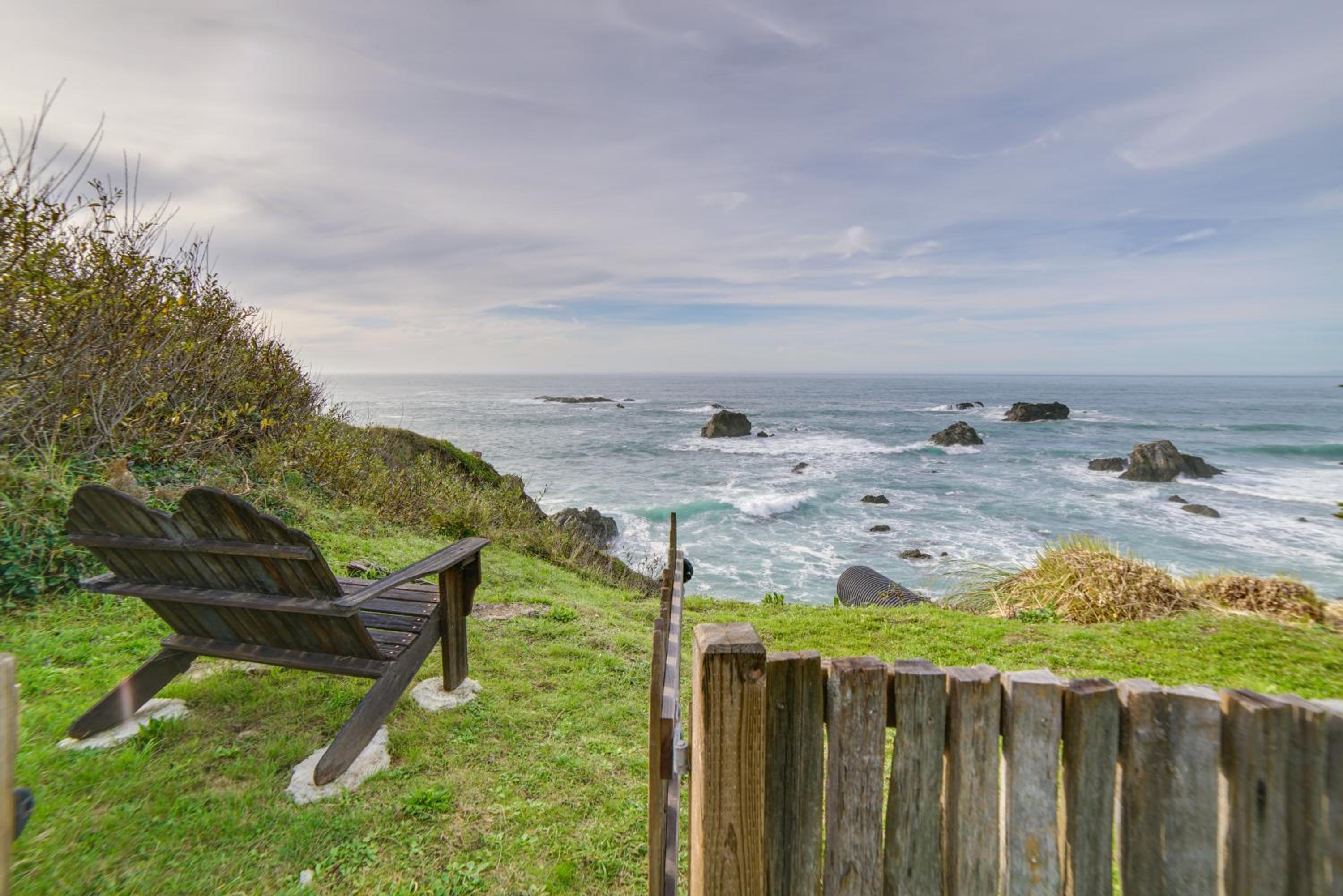 Rustic Oceanfront Mendocino Coast Cottage with Deck!