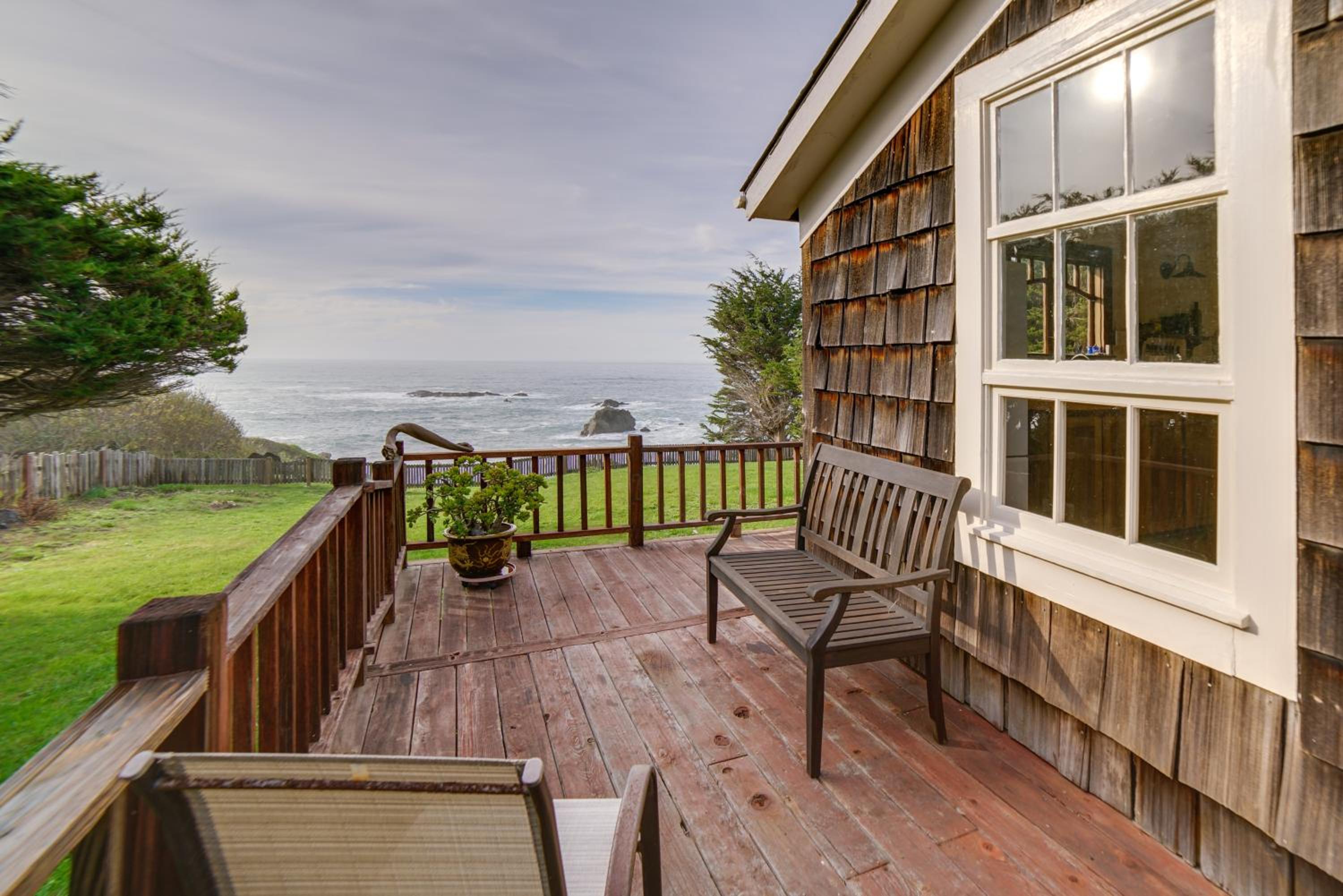 Rustic Oceanfront Mendocino Coast Cottage with Deck!