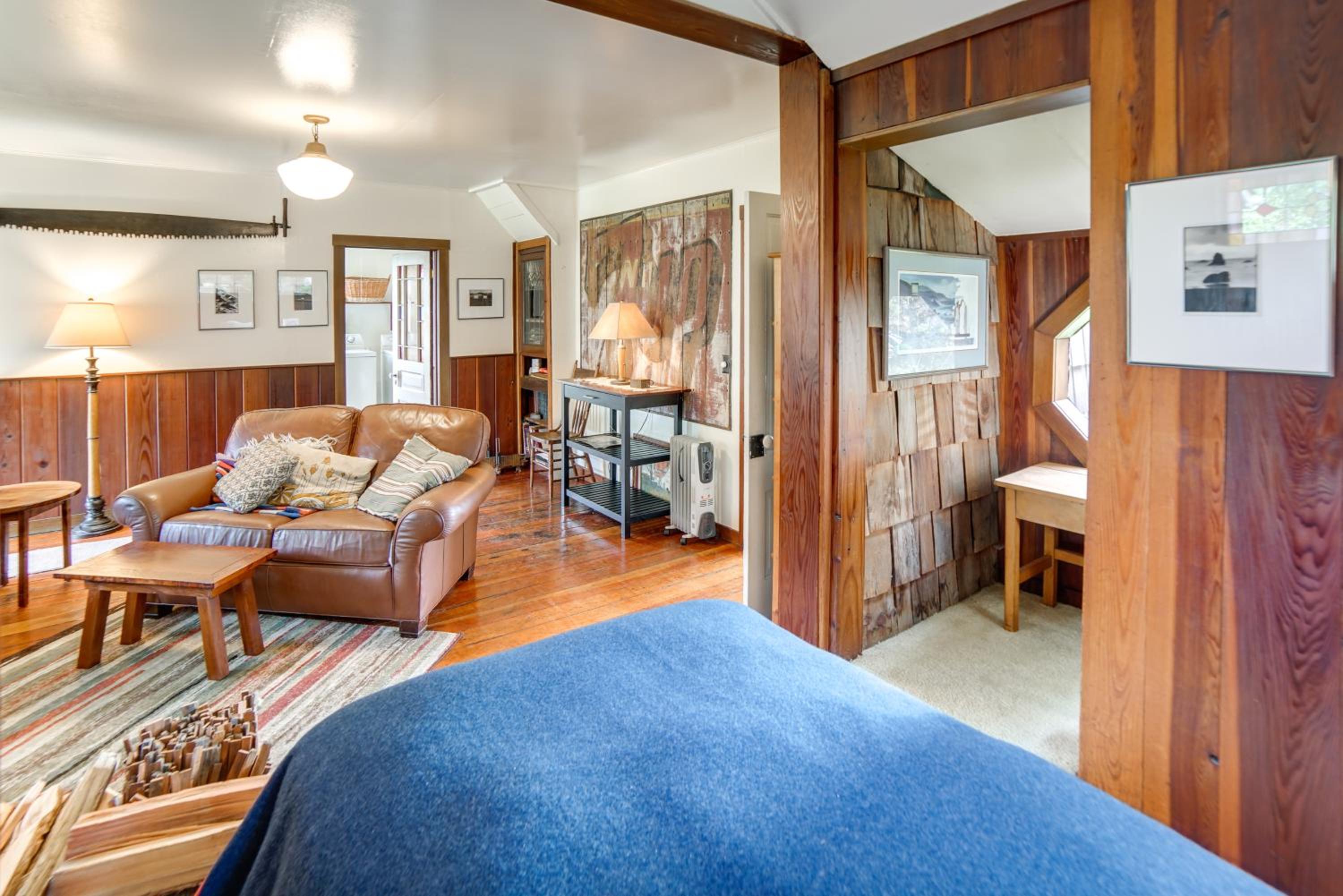 Rustic Oceanfront Mendocino Coast Cottage with Deck!