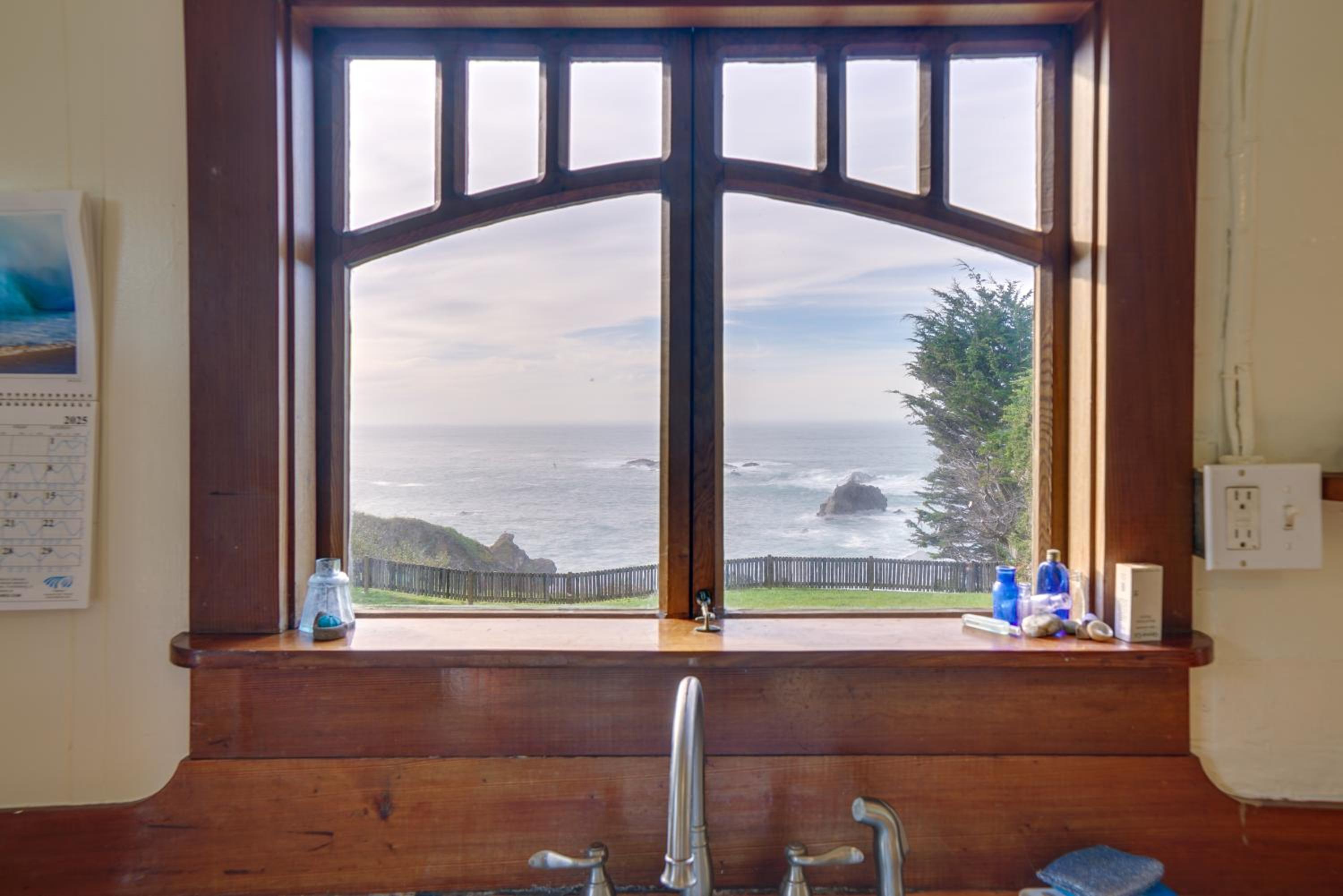 Rustic Oceanfront Mendocino Coast Cottage with Deck!