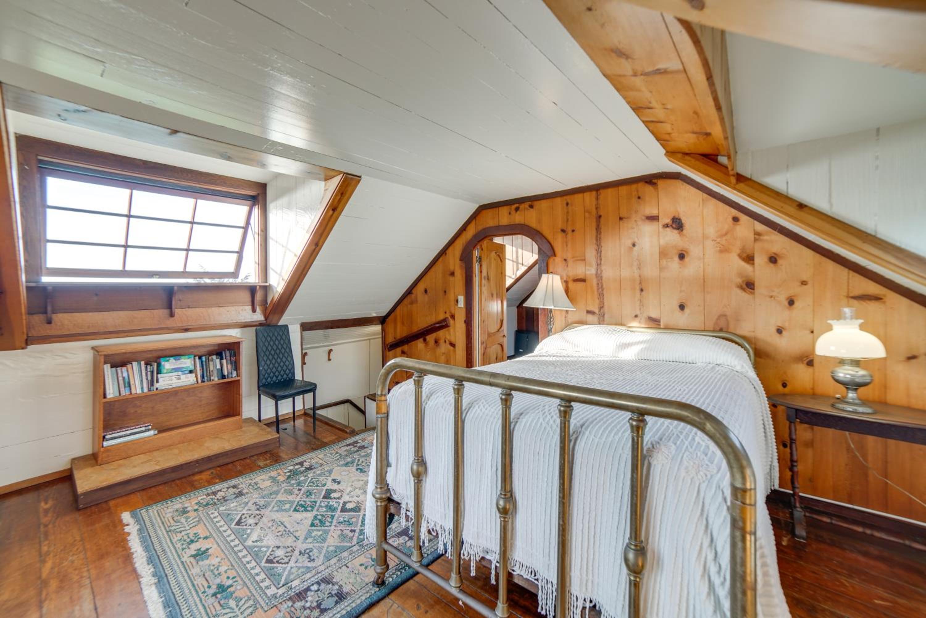 Rustic Oceanfront Mendocino Coast Cottage with Deck!