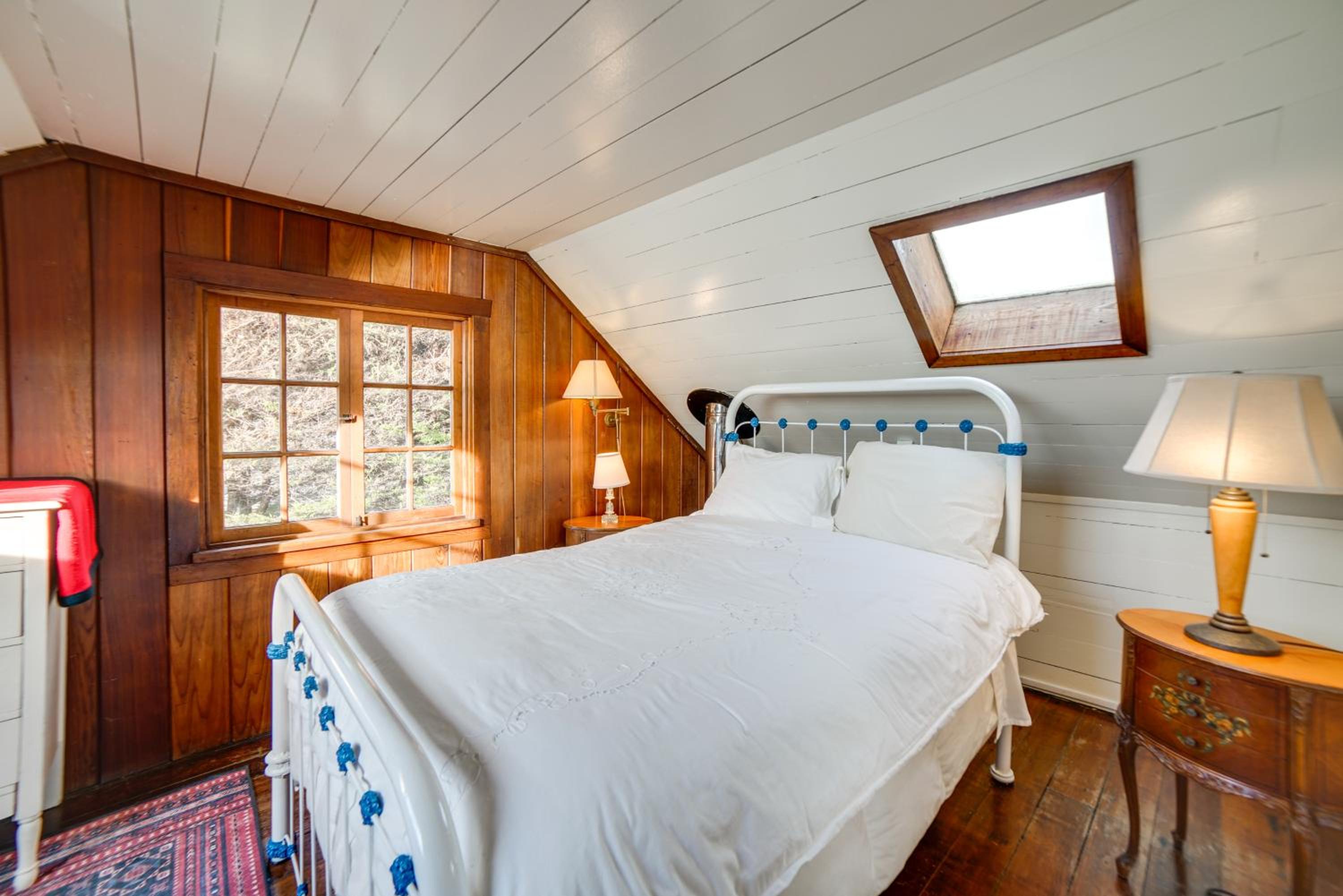 Rustic Oceanfront Mendocino Coast Cottage with Deck!