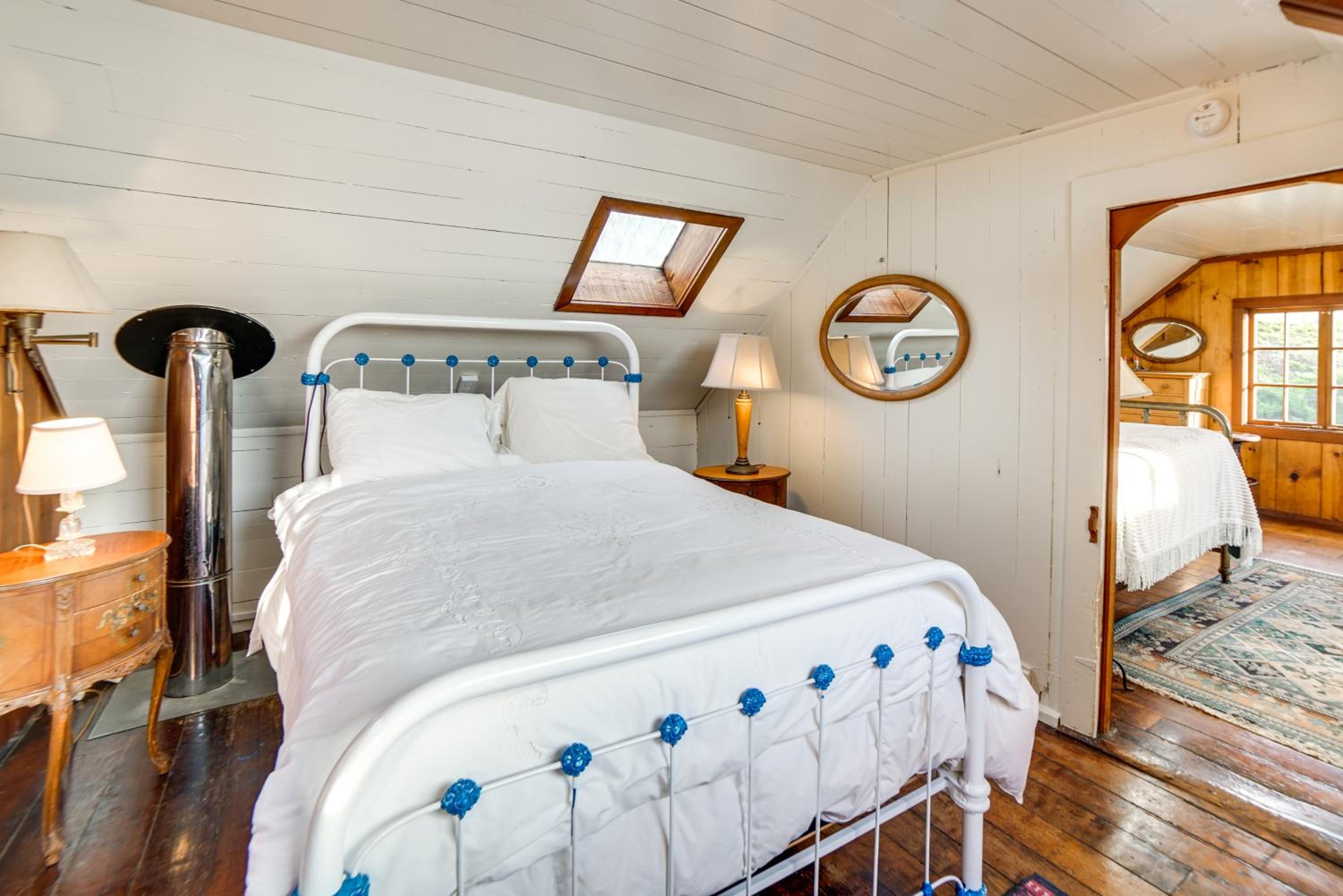 Rustic Oceanfront Mendocino Coast Cottage with Deck!