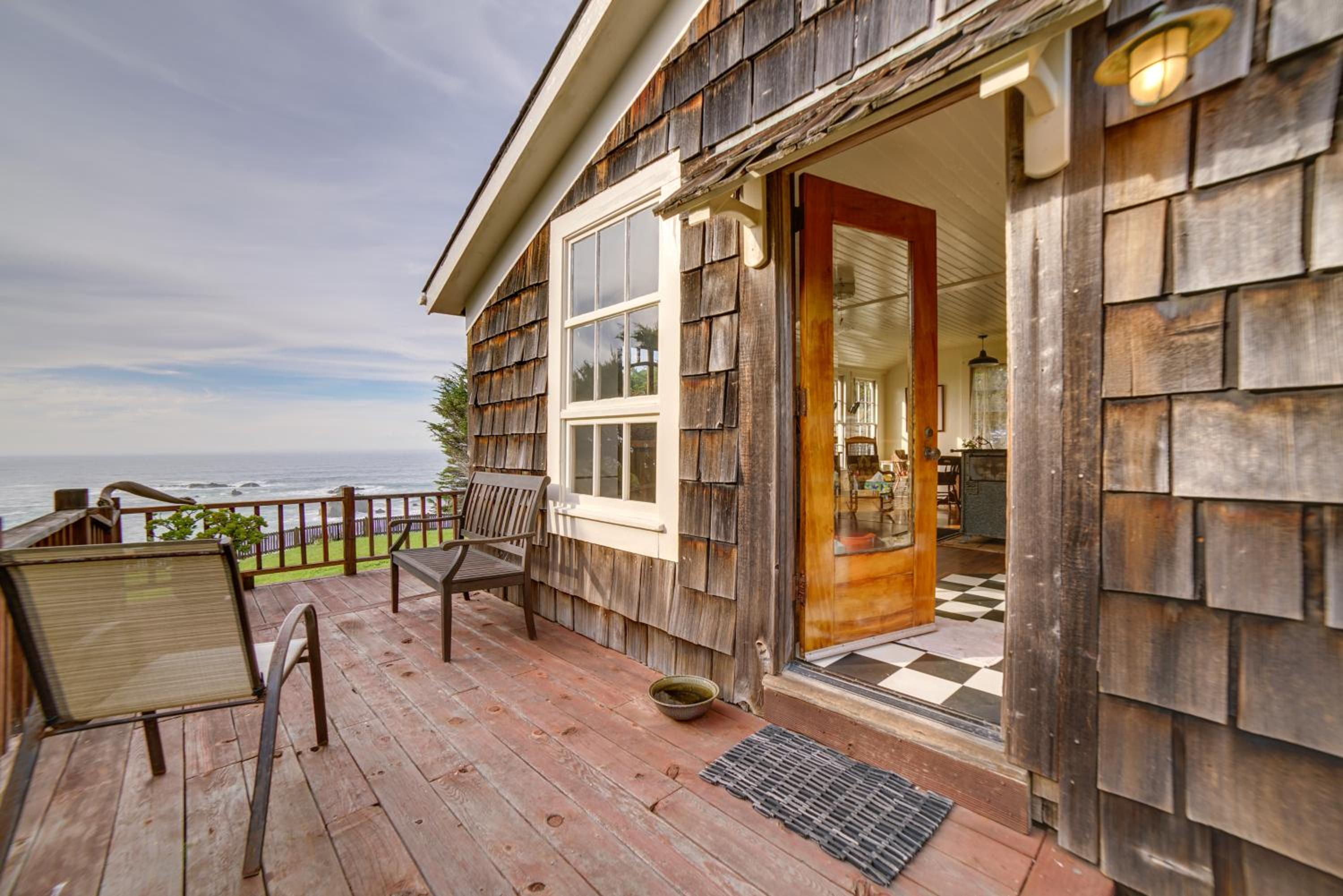 Rustic Oceanfront Mendocino Coast Cottage with Deck!