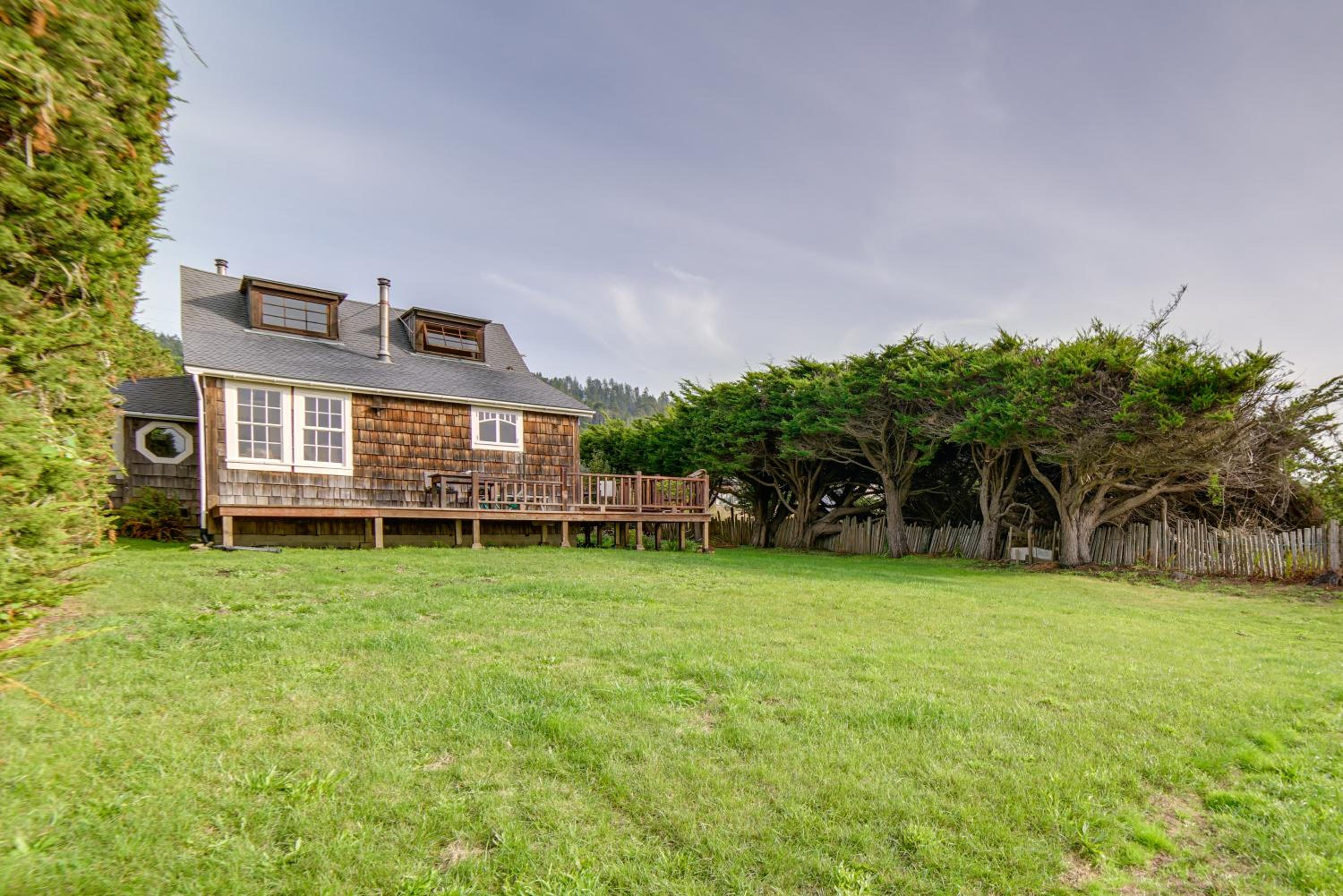 Rustic Oceanfront Mendocino Coast Cottage with Deck!