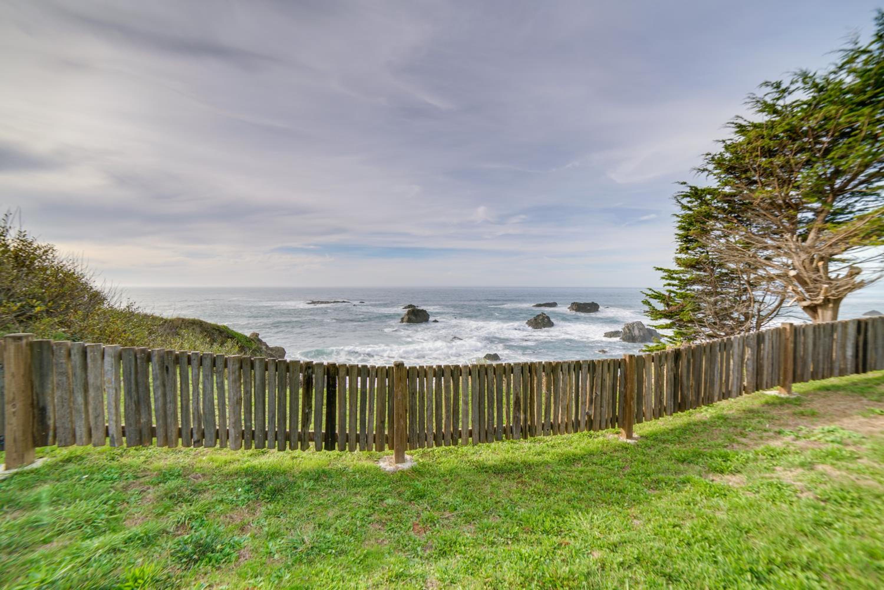 Rustic Oceanfront Mendocino Coast Cottage with Deck!