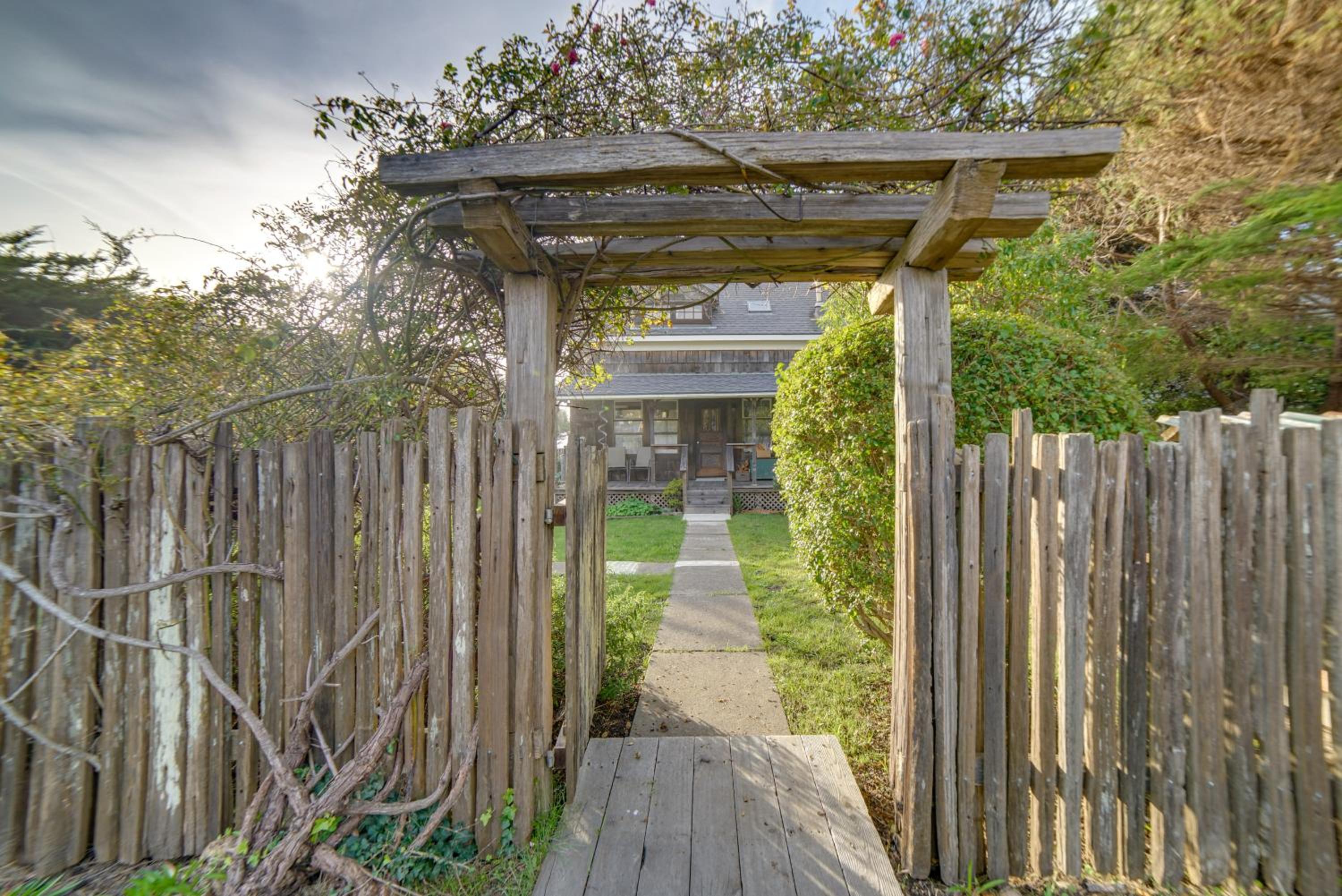 Rustic Oceanfront Mendocino Coast Cottage with Deck!