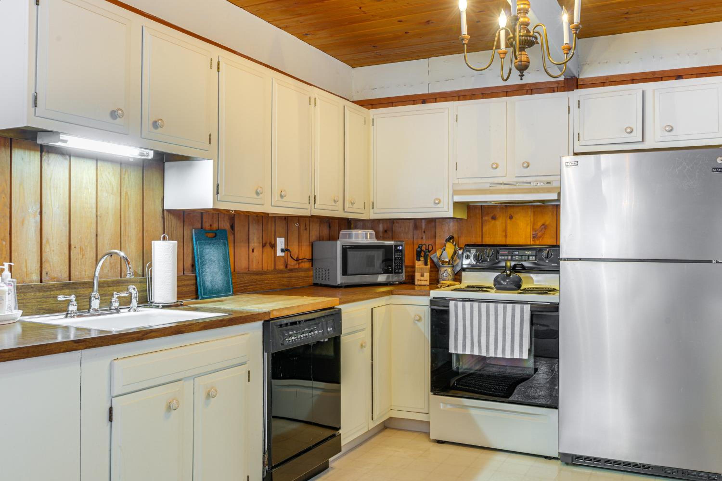 Ski, Hike and More! Year-Round Retreat in West Dover