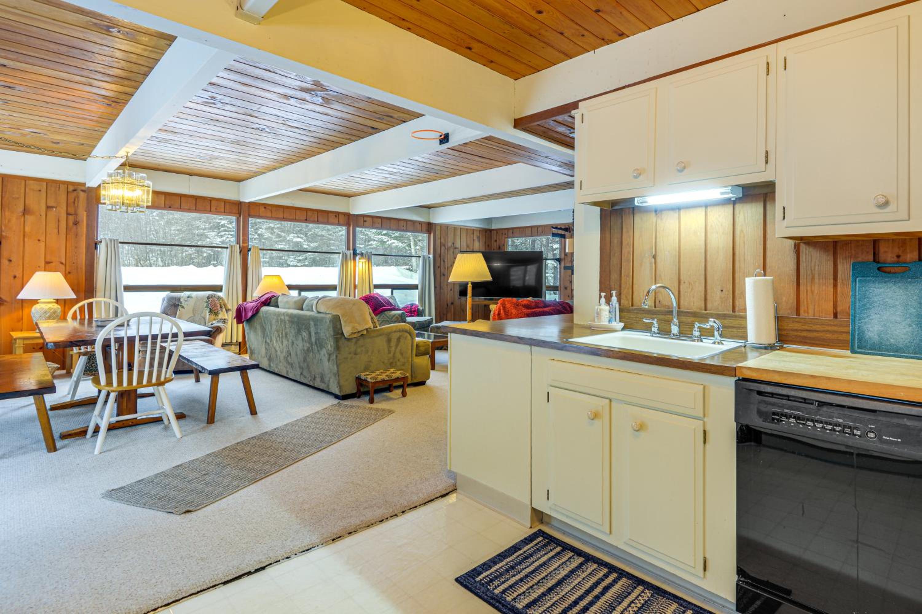Ski, Hike and More! Year-Round Retreat in West Dover