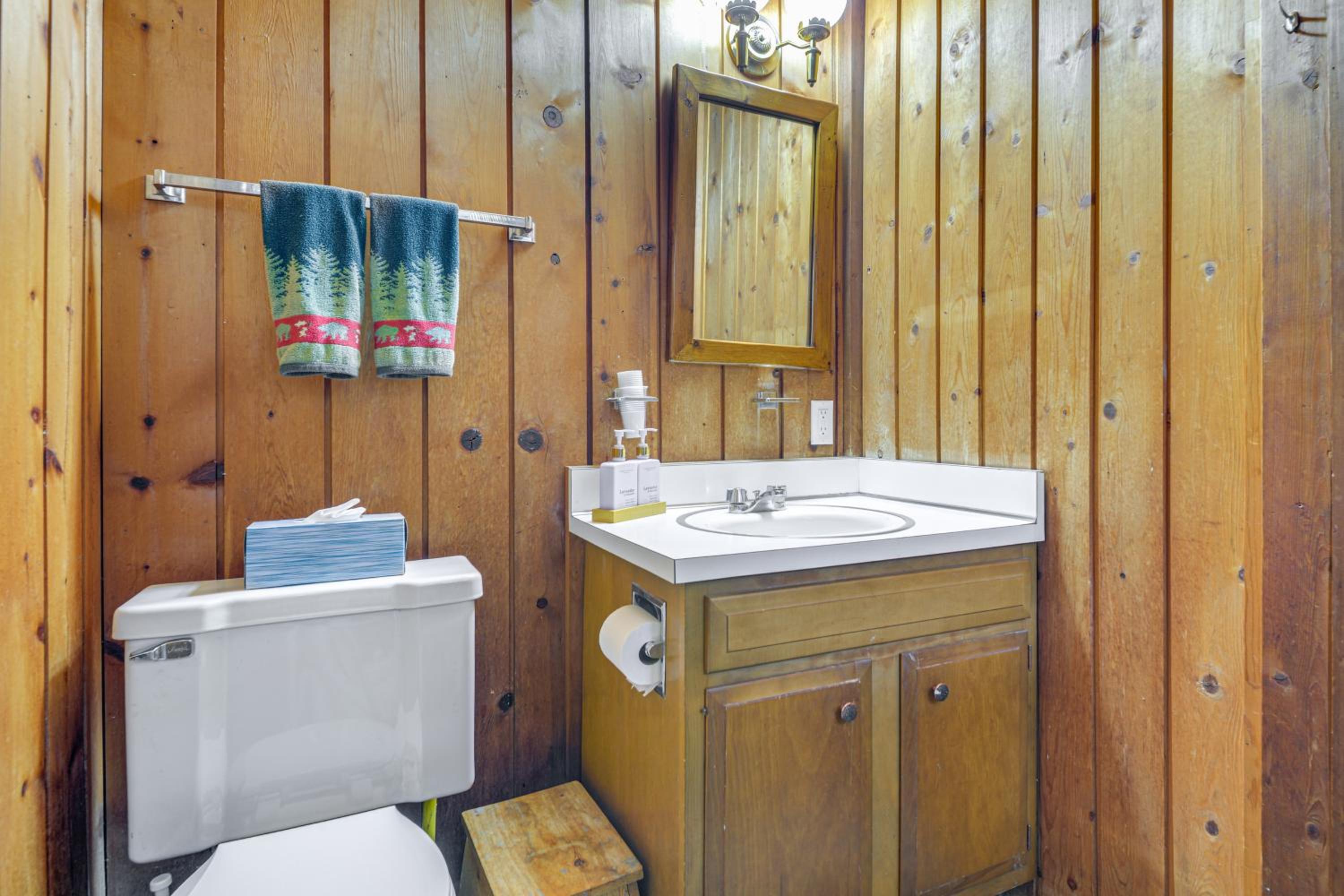 Ski, Hike and More! Year-Round Retreat in West Dover