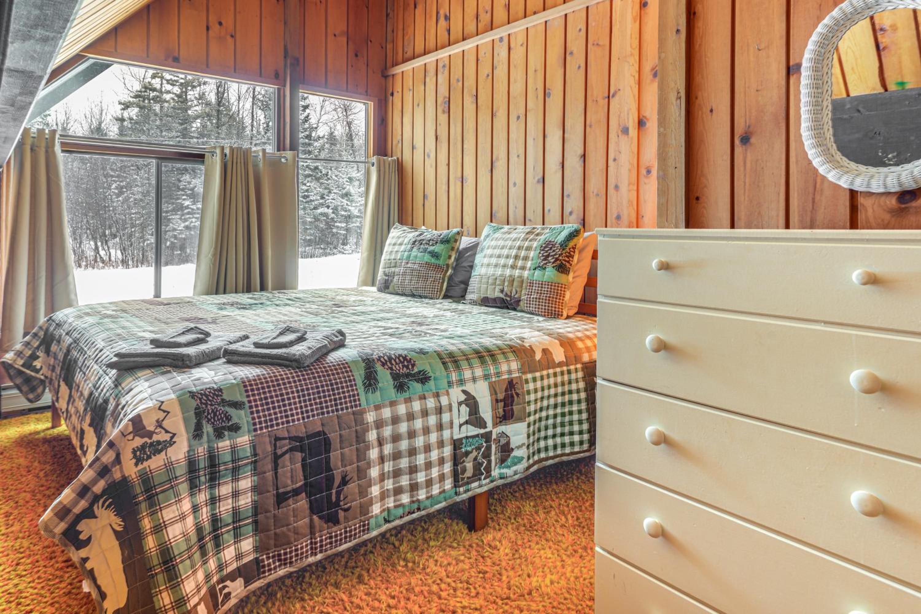 Ski, Hike and More! Year-Round Retreat in West Dover