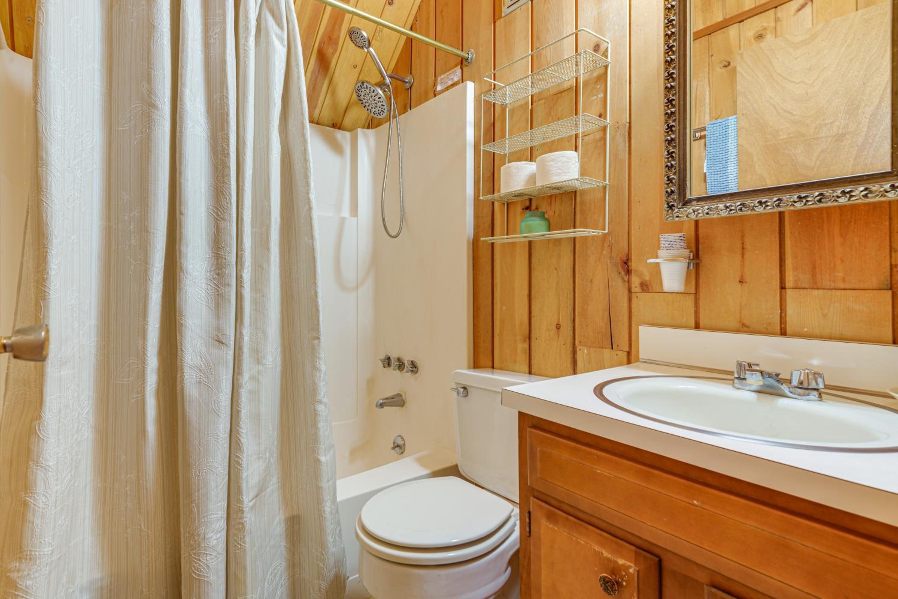 Ski, Hike and More! Year-Round Retreat in West Dover