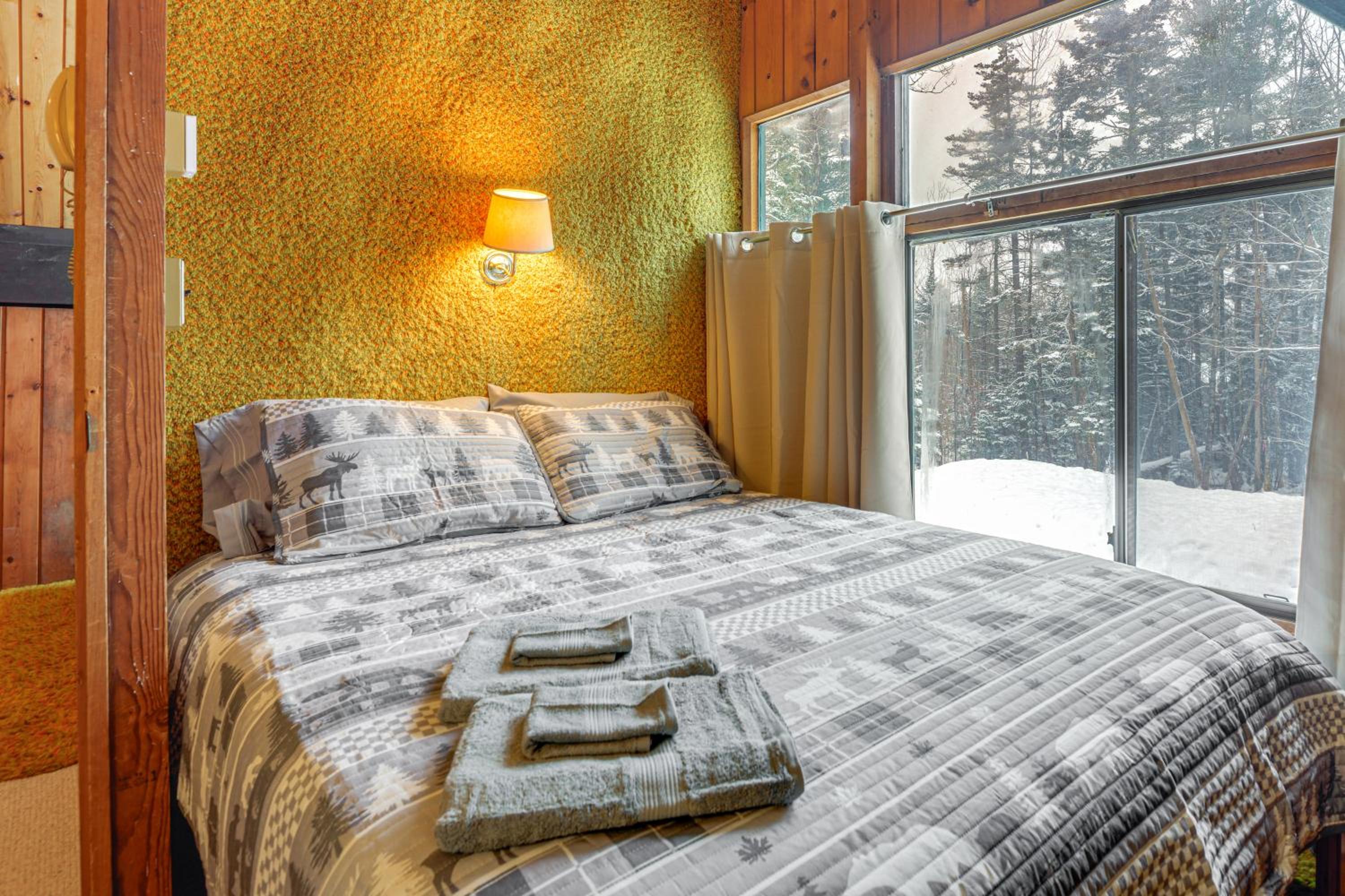 Ski, Hike and More! Year-Round Retreat in West Dover