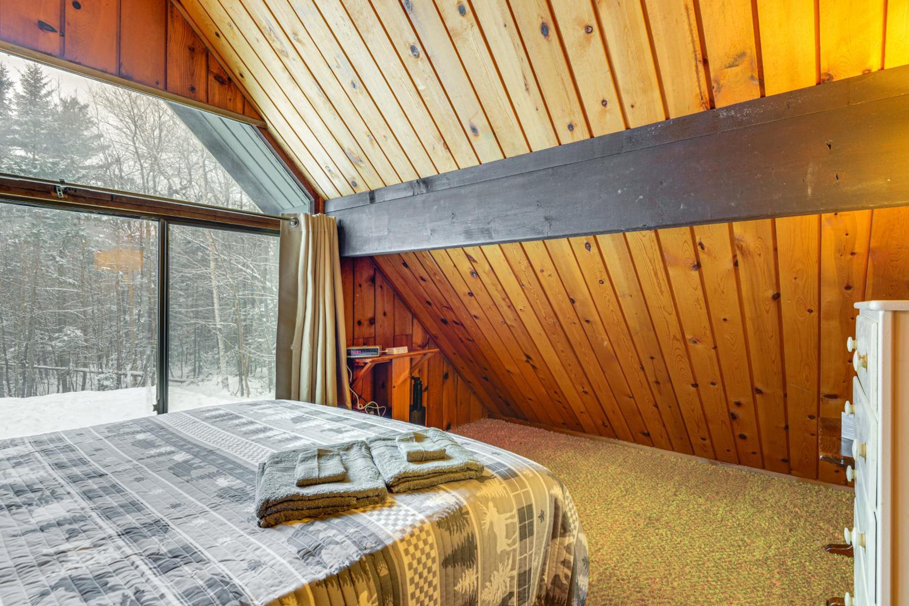 Ski, Hike and More! Year-Round Retreat in West Dover
