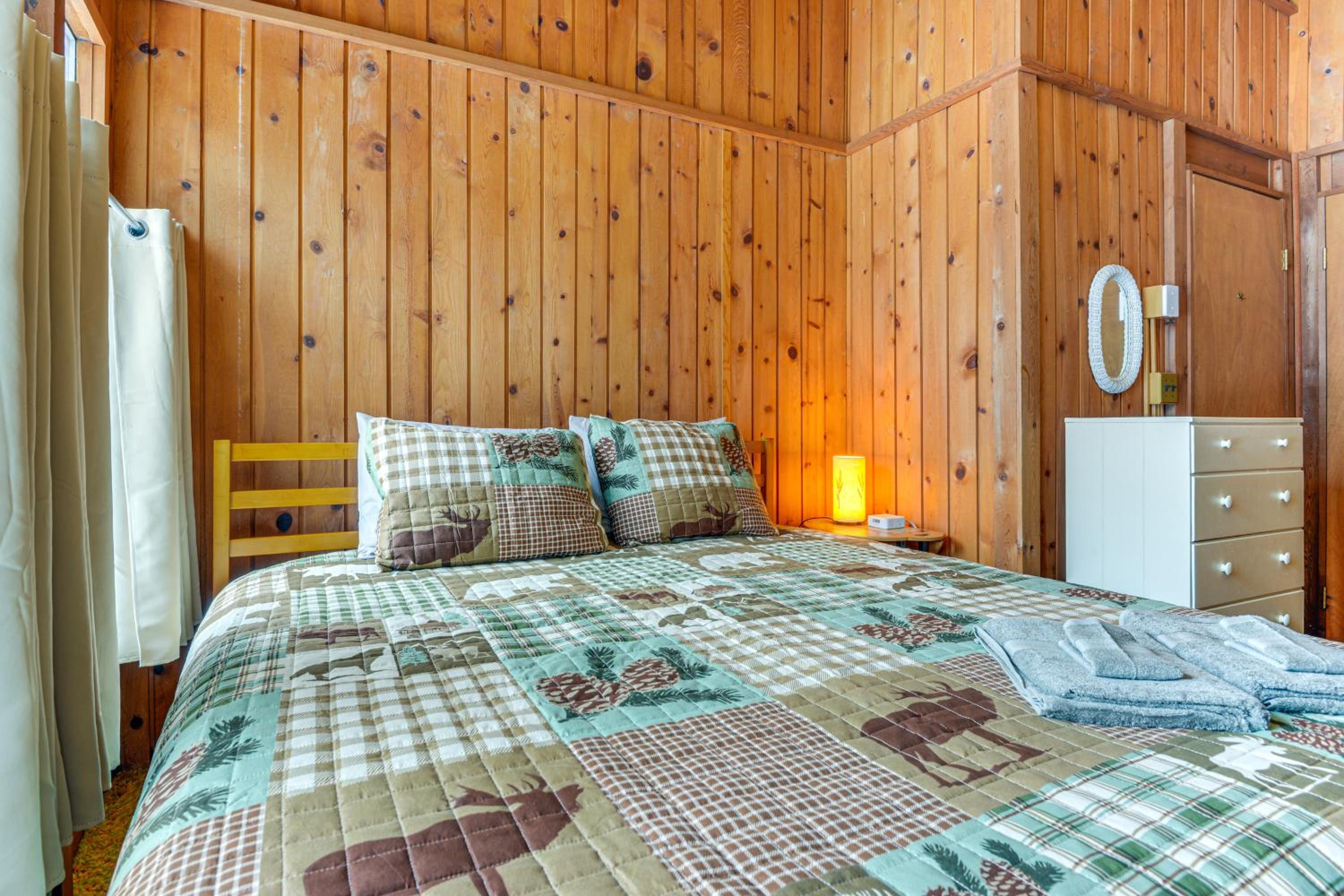 Ski, Hike and More! Year-Round Retreat in West Dover