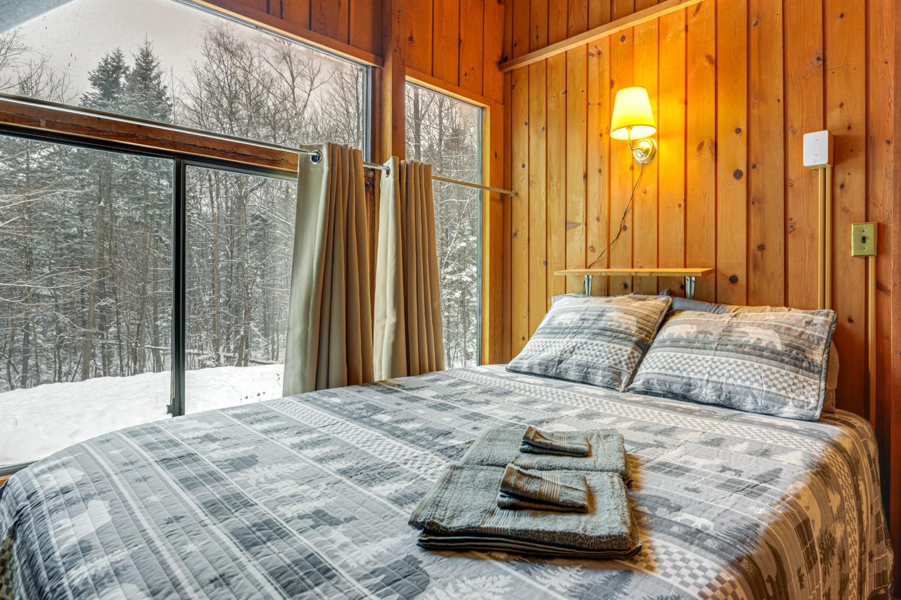 Ski, Hike and More! Year-Round Retreat in West Dover