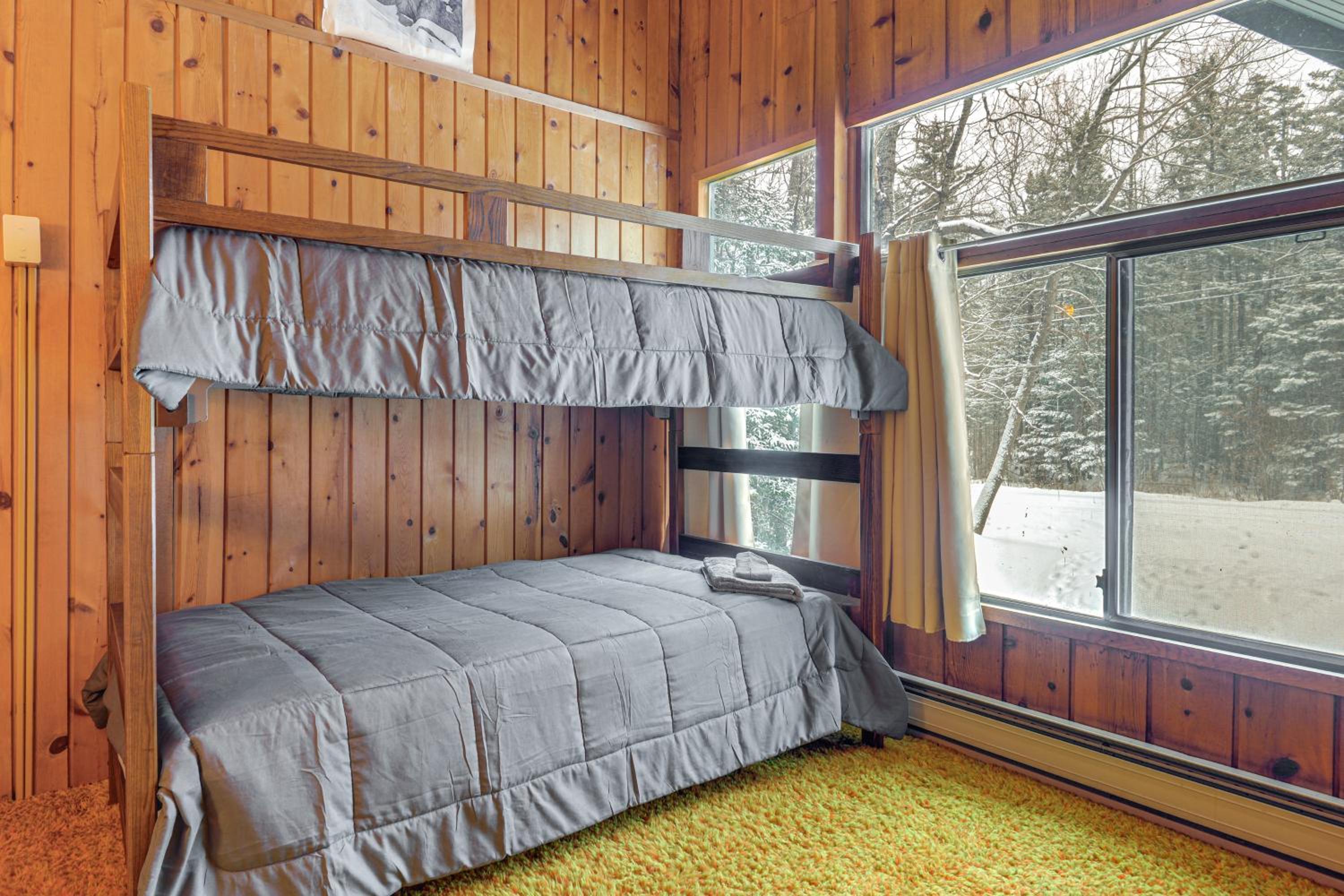 Ski, Hike and More! Year-Round Retreat in West Dover