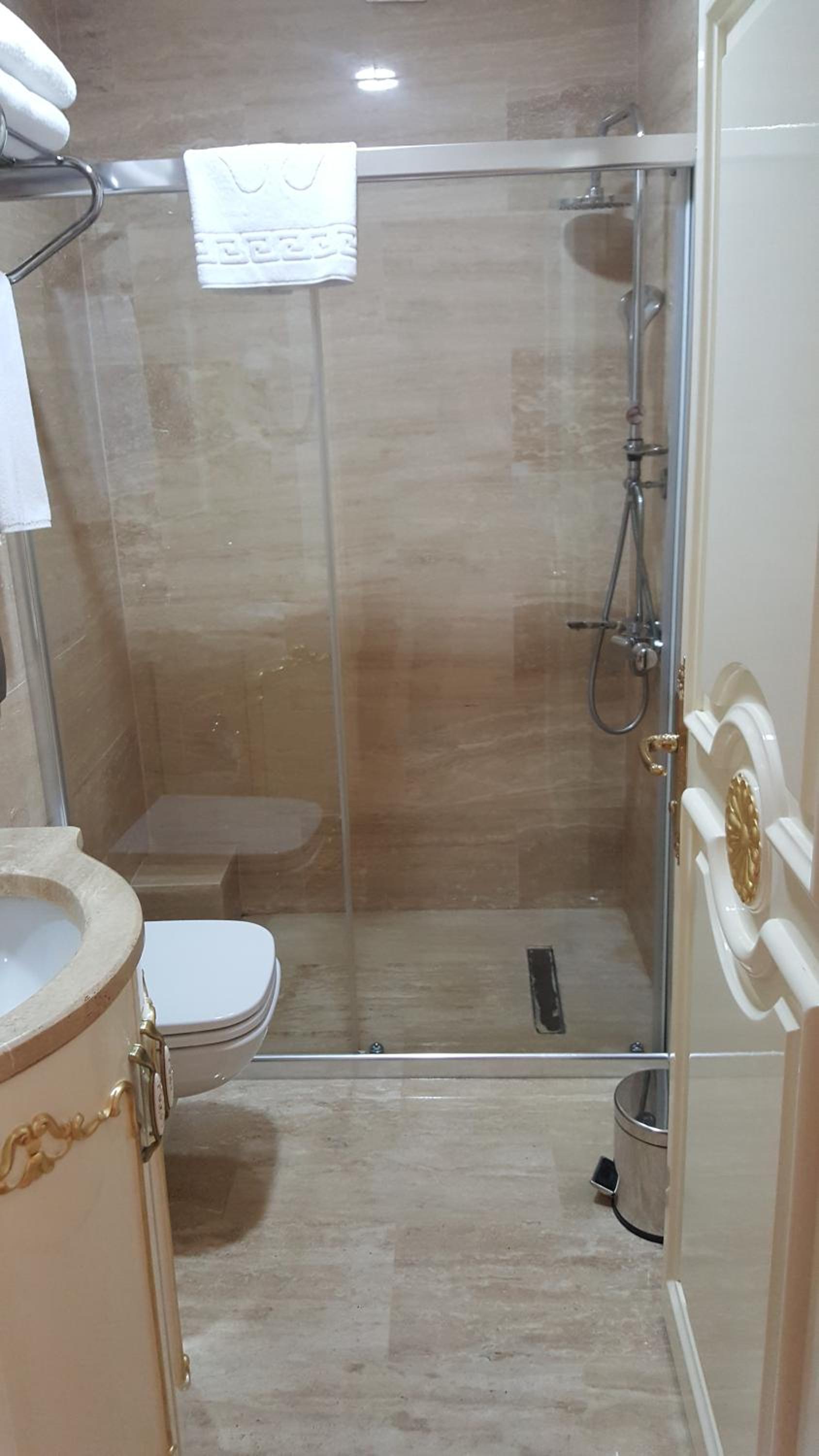 Best Town Hotel - Image 73