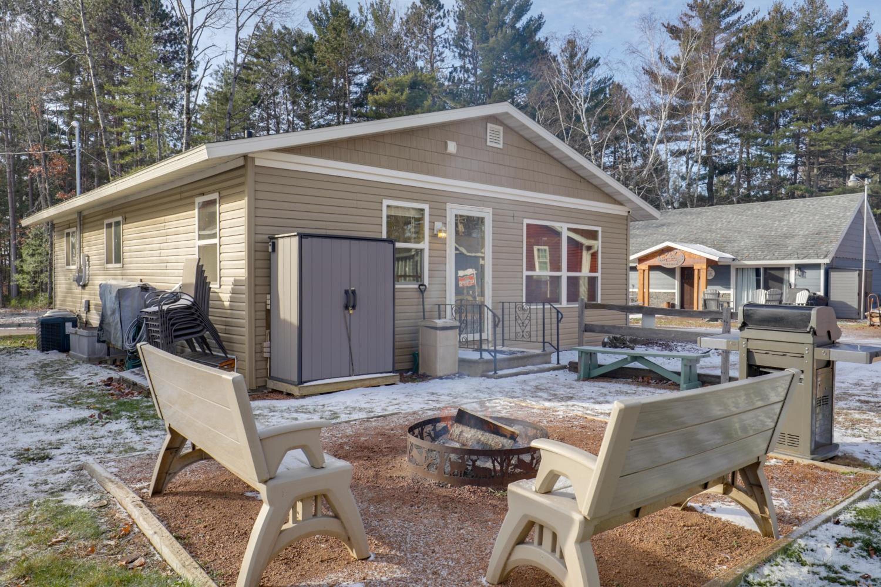 Quiet Lake Nokomis Cabin, 8 Mi to Dtwn Tomahawk!