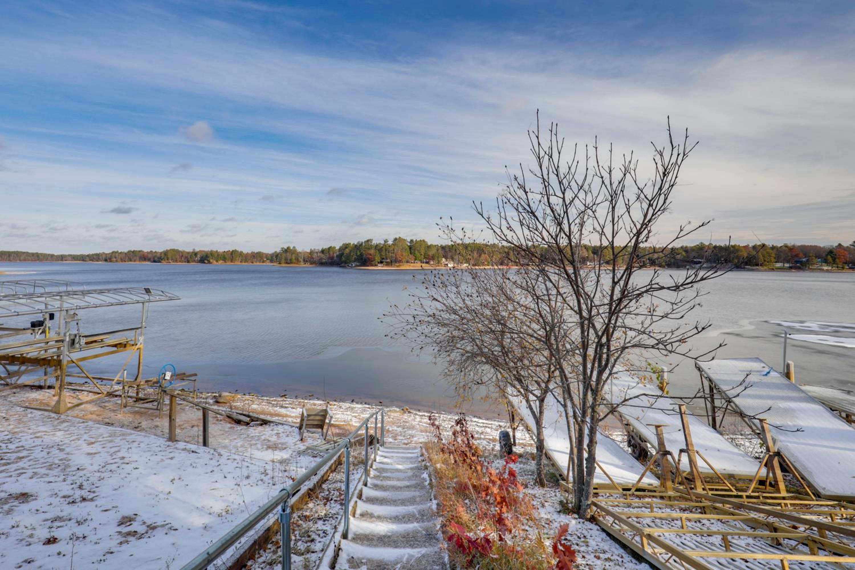 Quiet Lake Nokomis Cabin, 8 Mi to Dtwn Tomahawk!