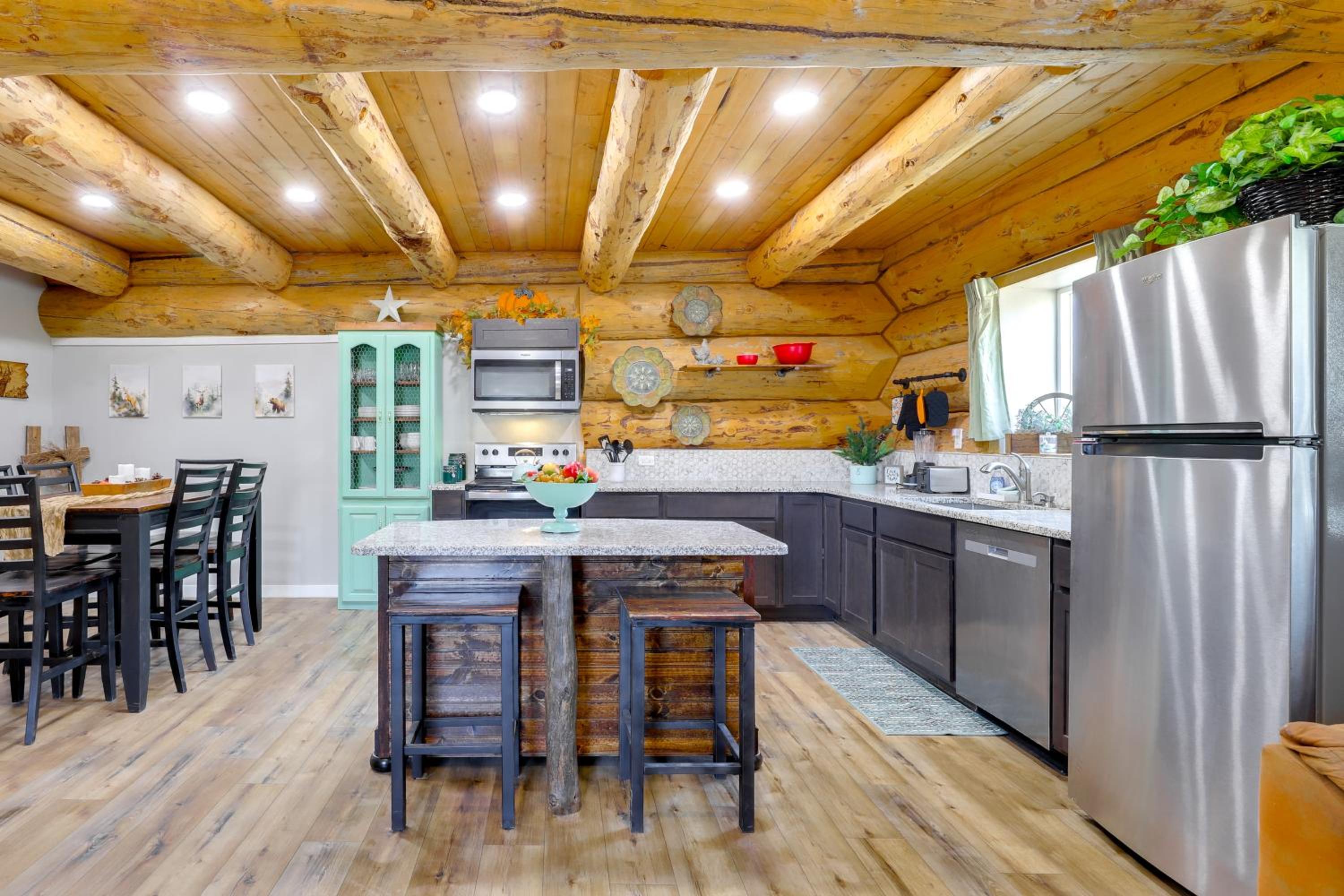 Rustic Cliff Ranch B - Uintah Basin Retreat!