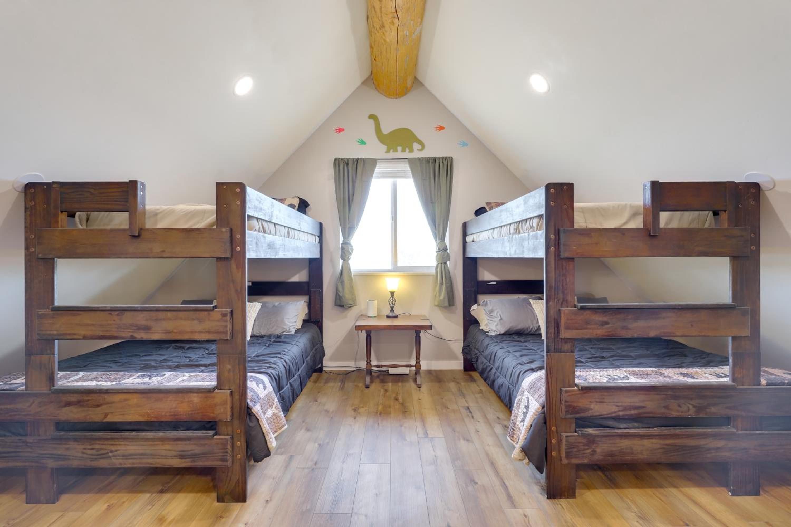 Rustic Cliff Ranch B - Uintah Basin Retreat!
