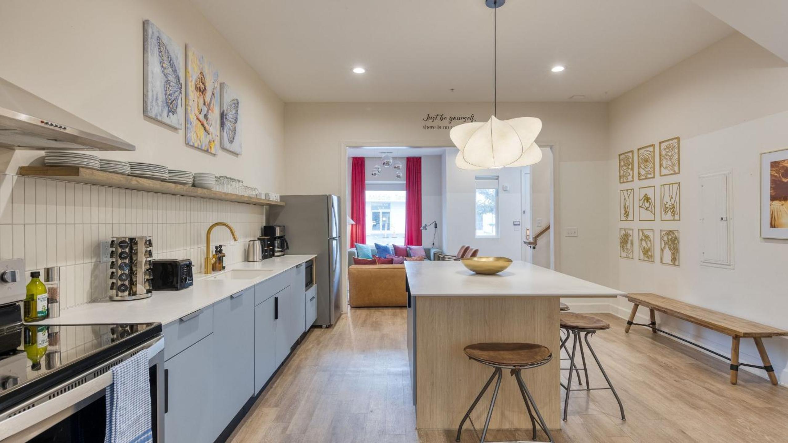 Sleeps 44 4 themed lofts w skyline balconies neon backdrops glam kitchens—perfect for Nashville group stays The Swift Retreat by AvantStay