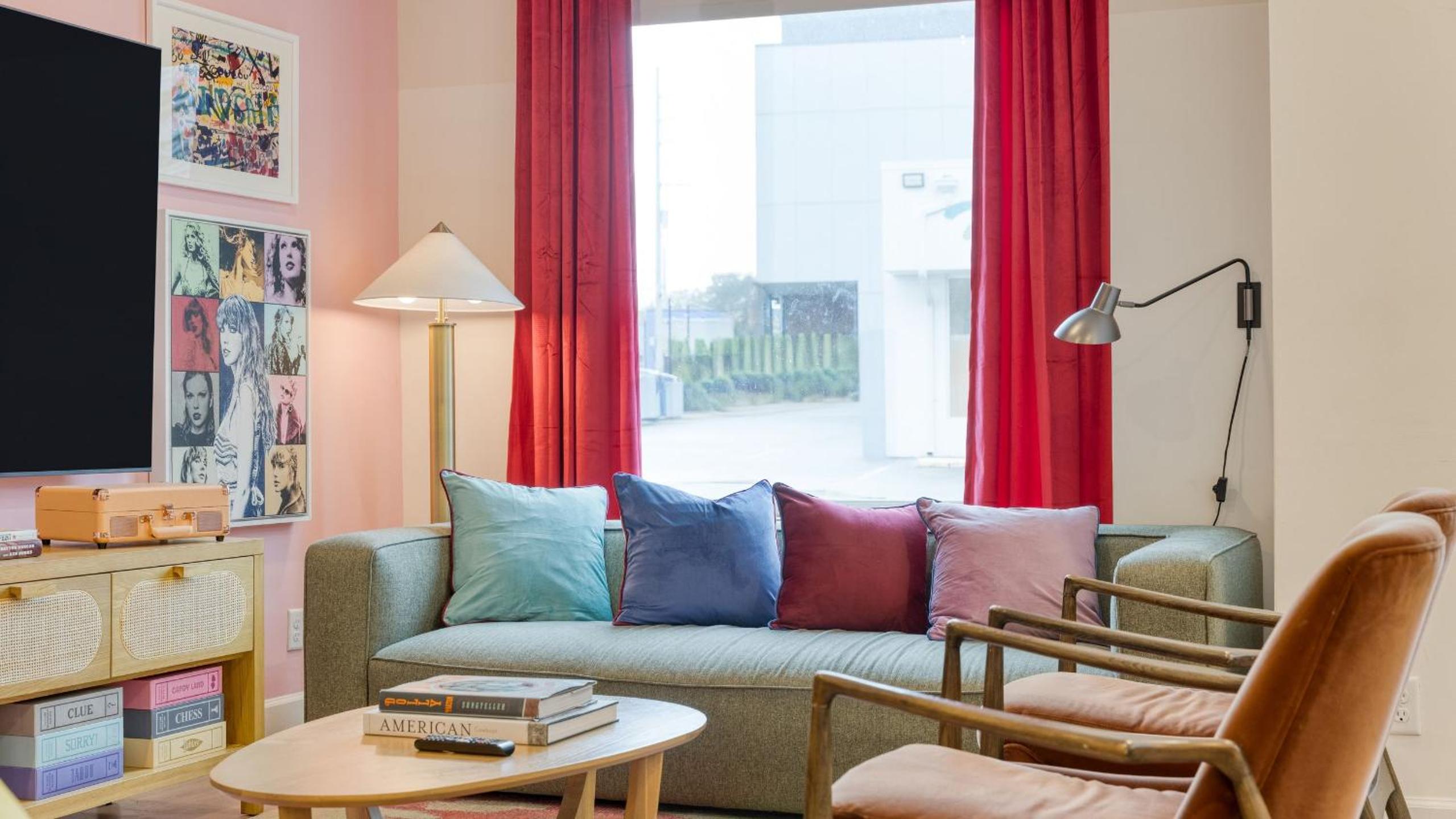 Sleeps 44 4 themed lofts w skyline balconies neon backdrops glam kitchens—perfect for Nashville group stays The Swift Retreat by AvantStay