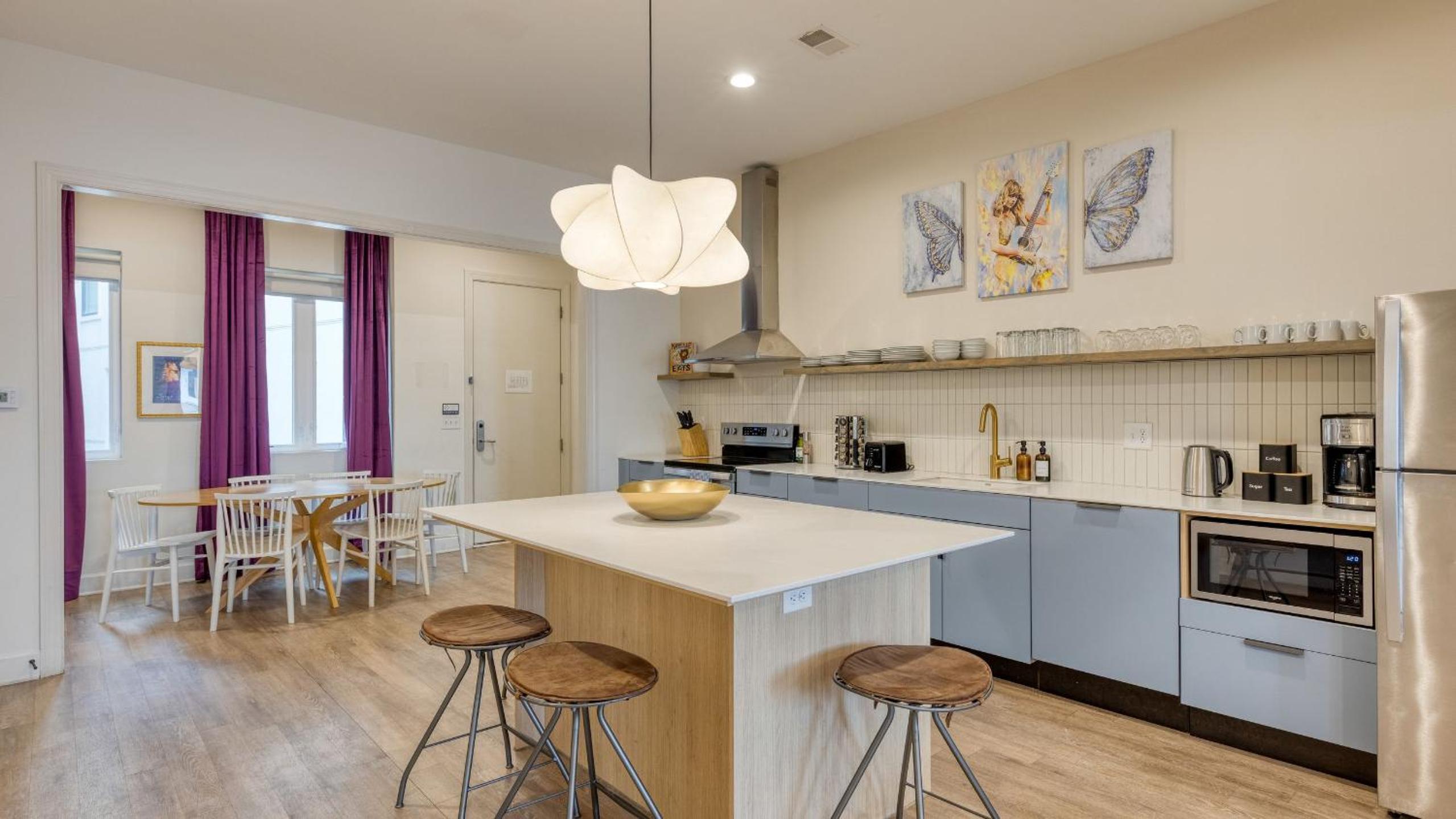 Sleeps 44 4 themed lofts w skyline balconies neon backdrops glam kitchens—perfect for Nashville group stays The Swift Retreat by AvantStay