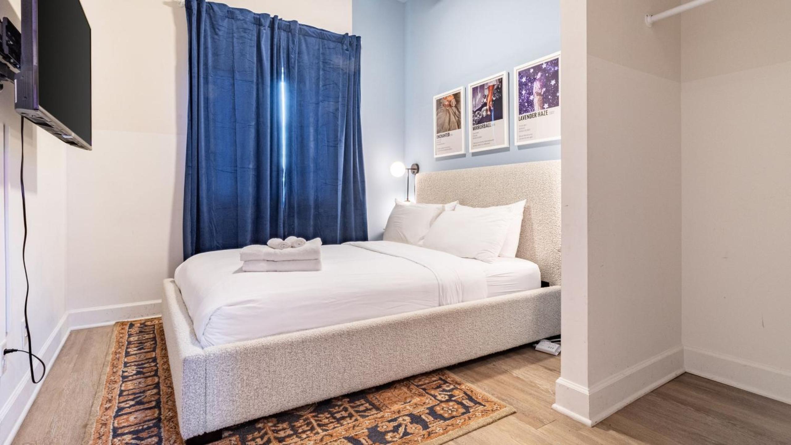 Sleeps 44 4 themed lofts w skyline balconies neon backdrops glam kitchens—perfect for Nashville group stays The Swift Retreat by AvantStay