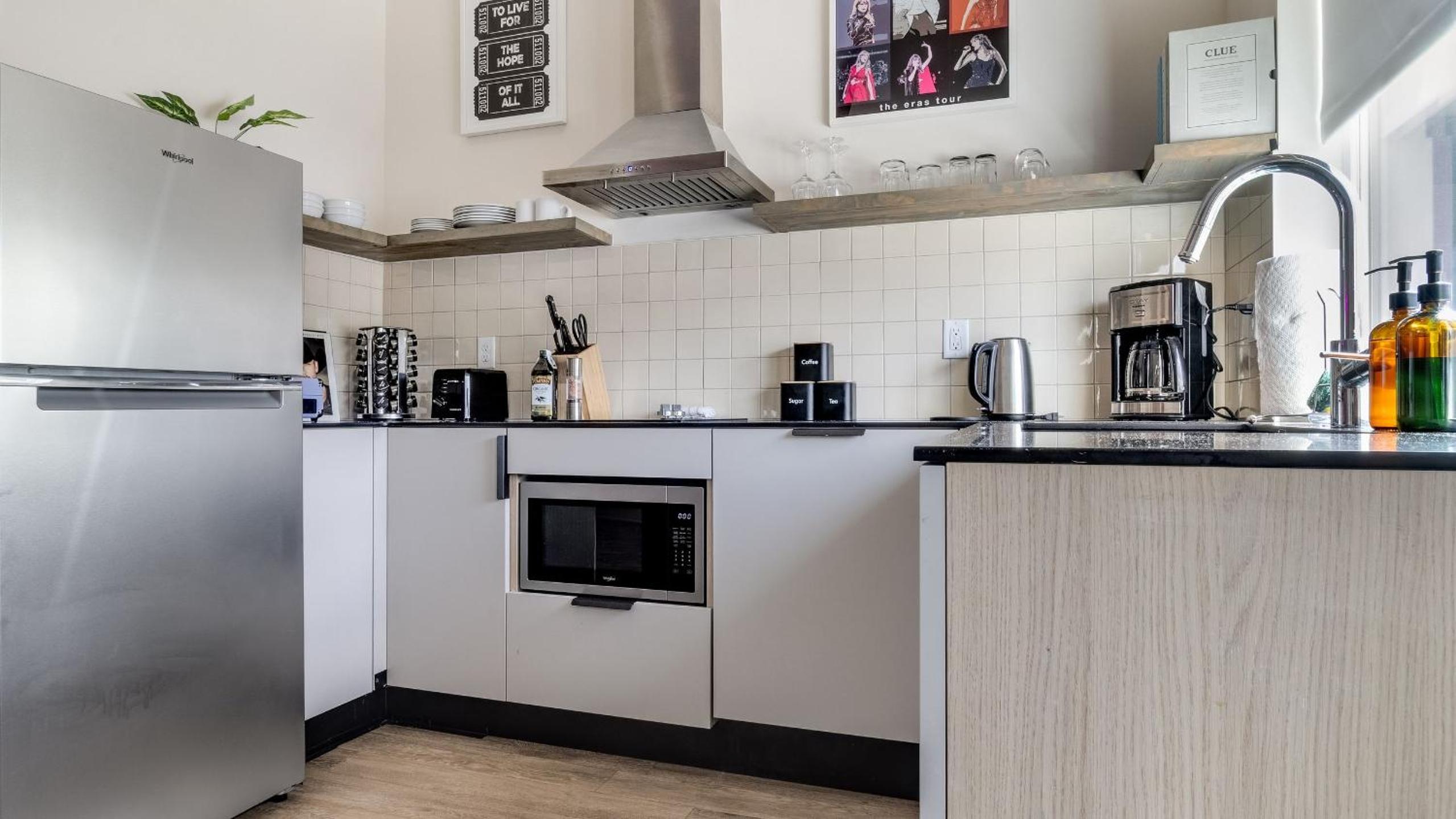 Sleeps 44 4 themed lofts w skyline balconies neon backdrops glam kitchens—perfect for Nashville group stays The Swift Retreat by AvantStay